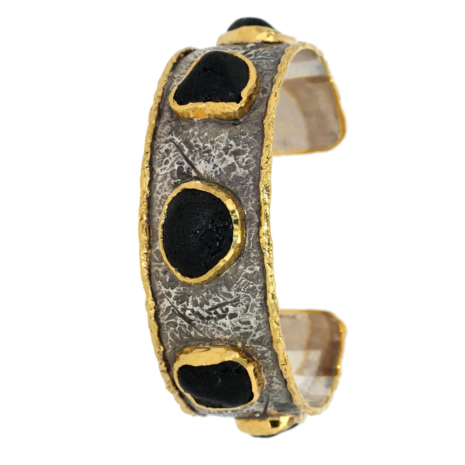 Luxuriöses Manschettenarmband aus 24 Karat Gold und Silber mit schwarzem Turmalin von Victor Velyan (Ungeschliffen) im Angebot