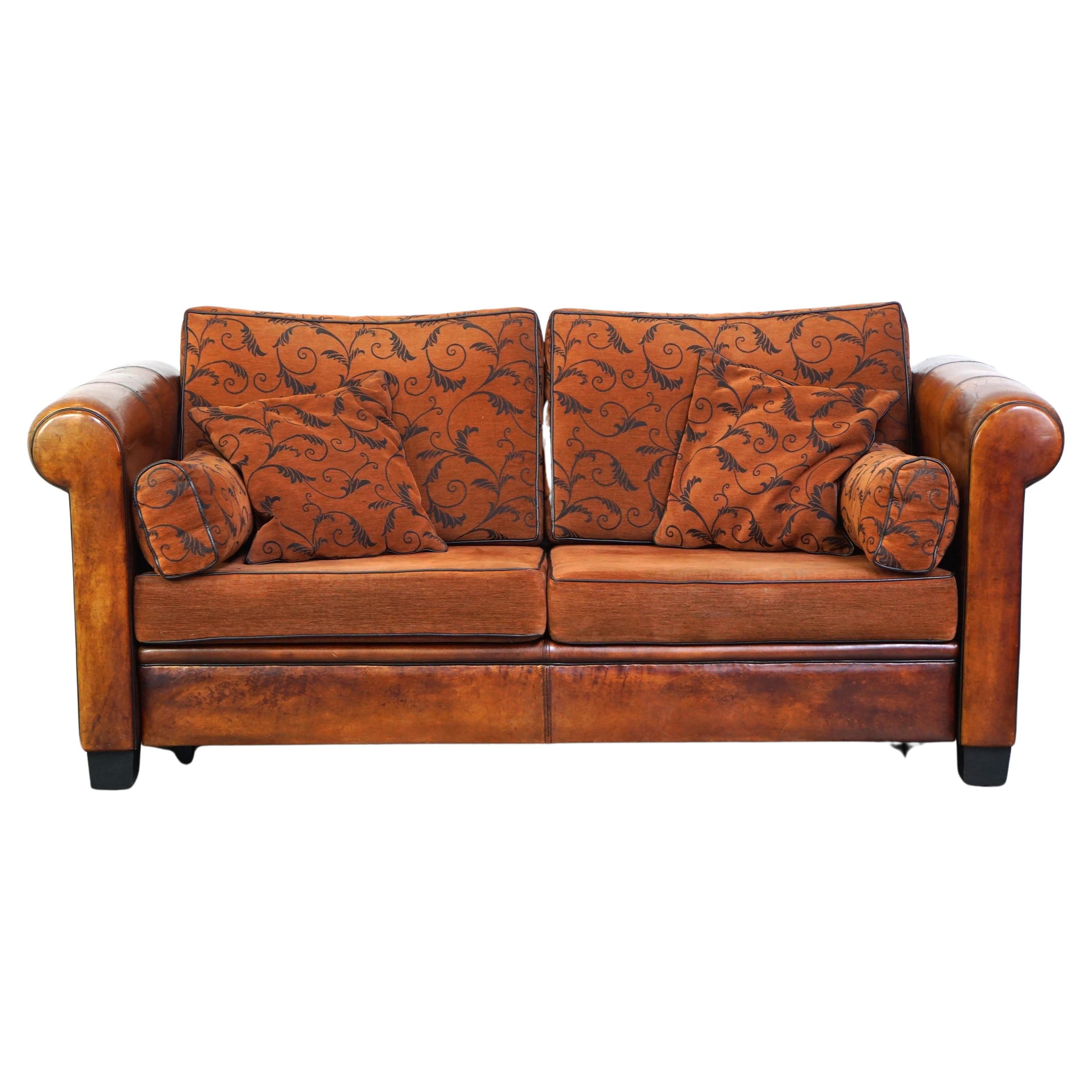 Luxurious 2.5-seater sheep leather sofa with fabric cushions in English style