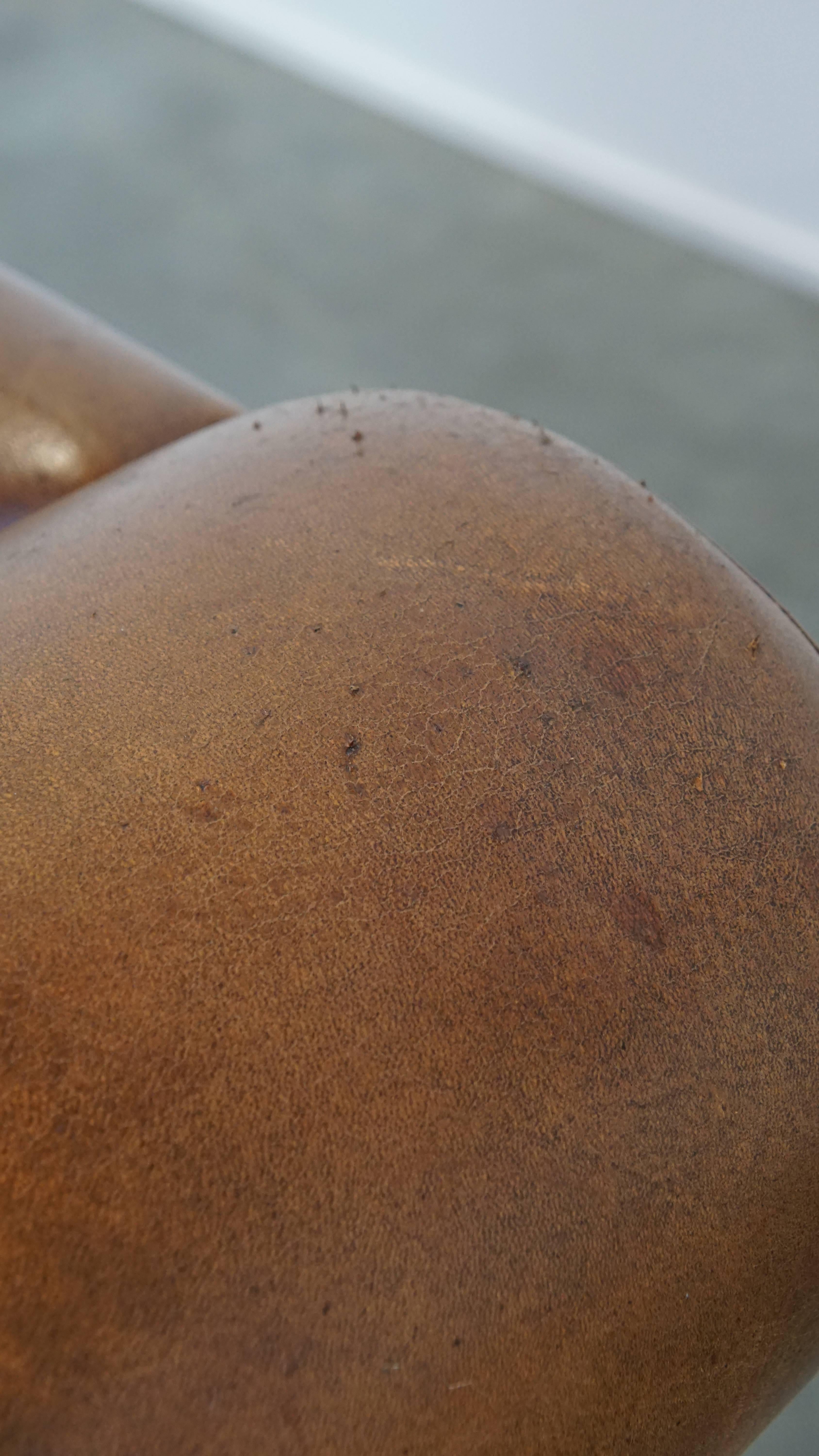 Luxurious 2.5-seater sheepskin sofa of top quality with orange fabric cushions For Sale 8