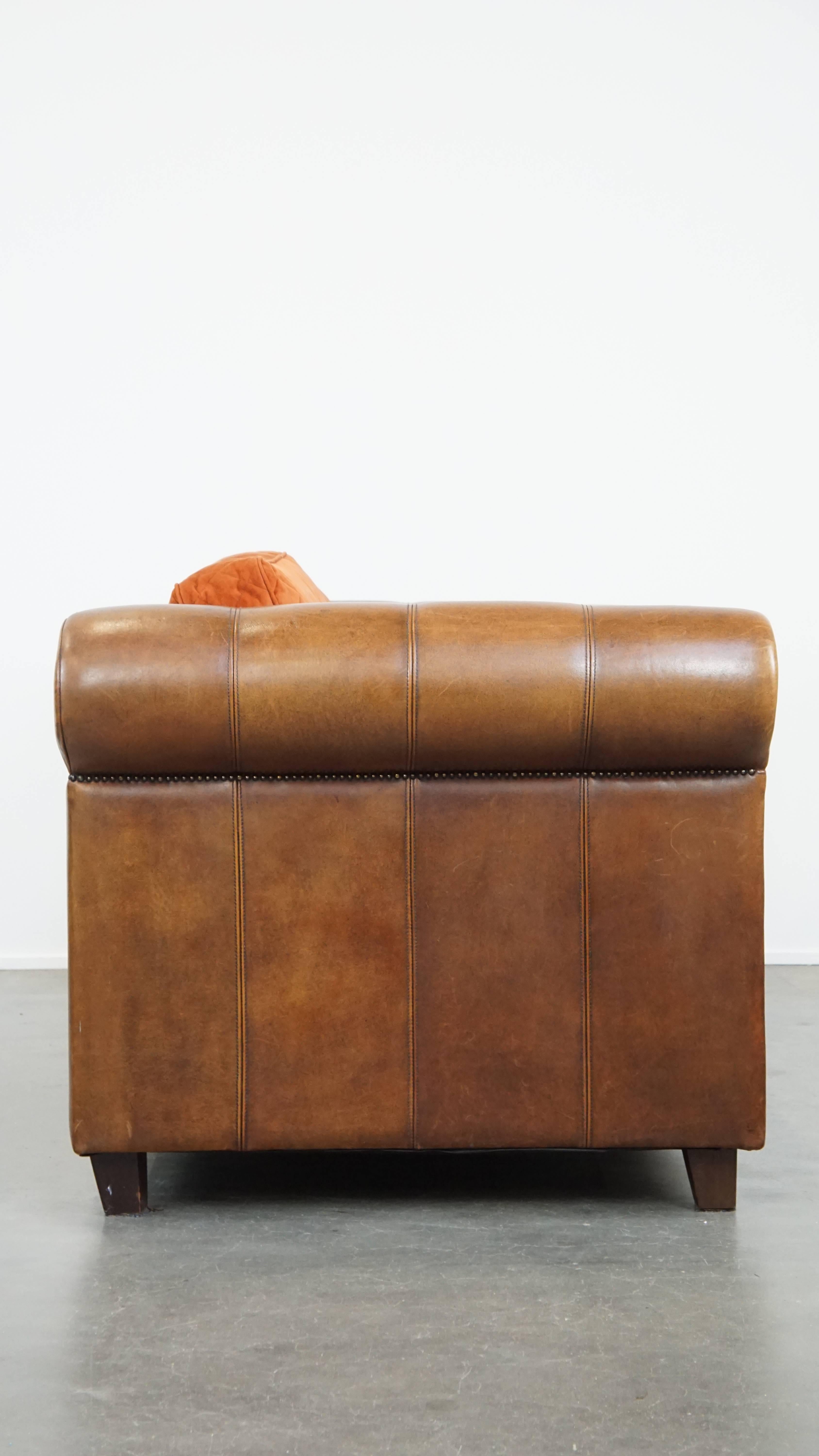 Luxurious 2.5-seater sheepskin sofa of top quality with orange fabric cushions For Sale 9