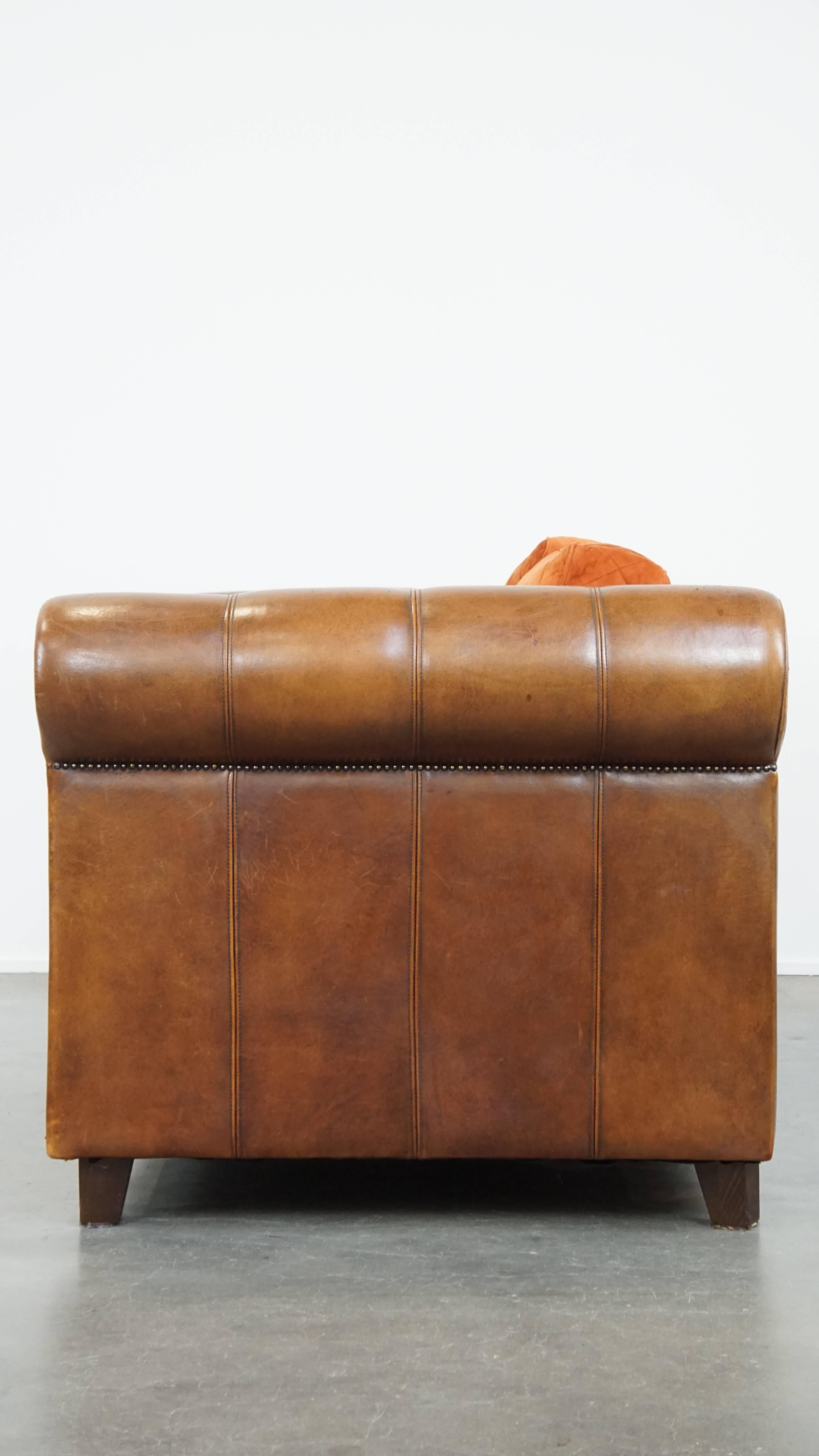 Luxurious 2.5-seater sheepskin sofa of top quality with orange fabric cushions For Sale 13