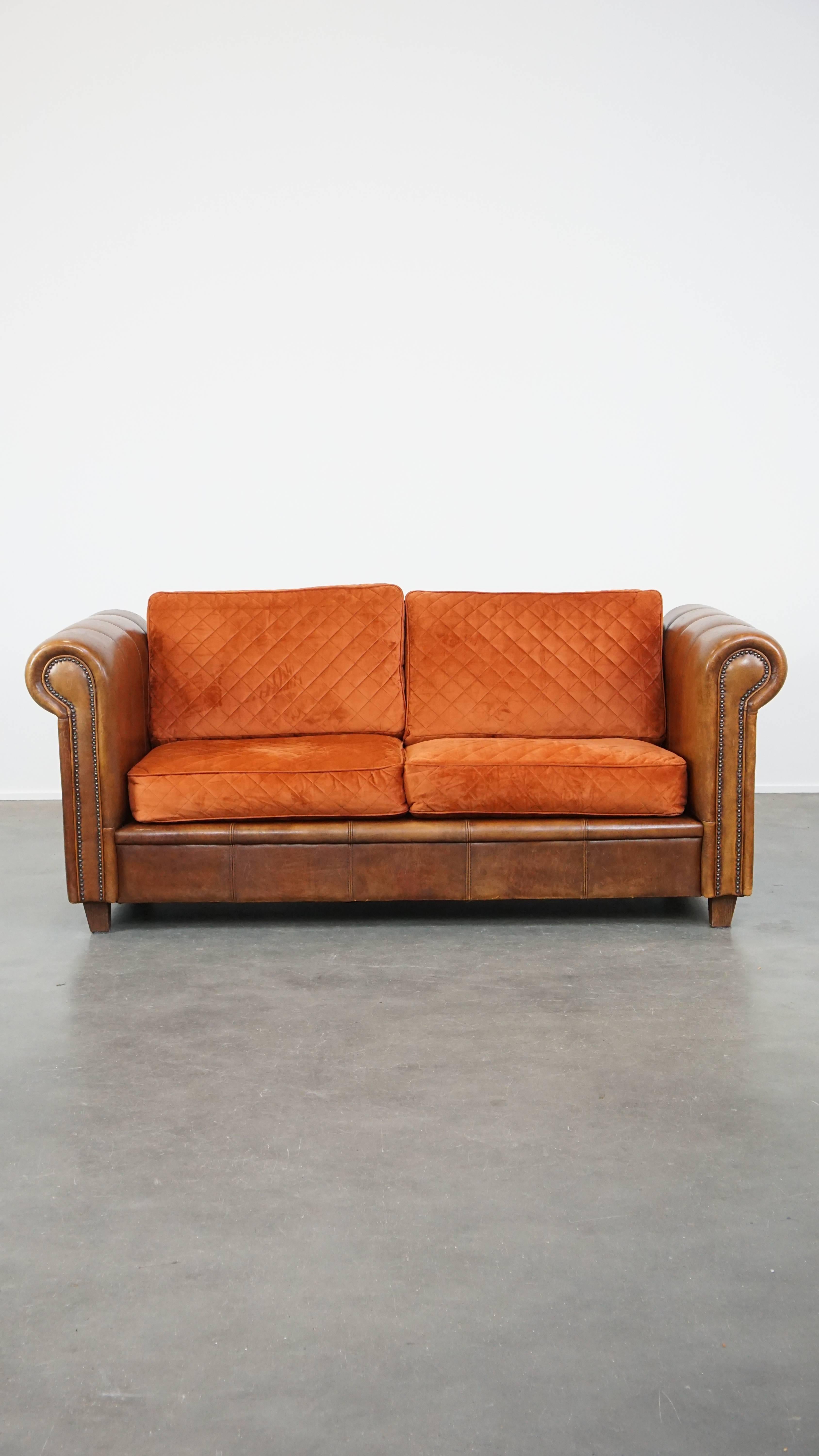 Up for auction is this luxurious and comfortable 2.5-seater sheepskin sofa of top quality with orange fabric seat and back cushions.

Want to relax in style and class? This fantastic 2.5-seater sheepskin sofa makes it possible! It has a luxurious,