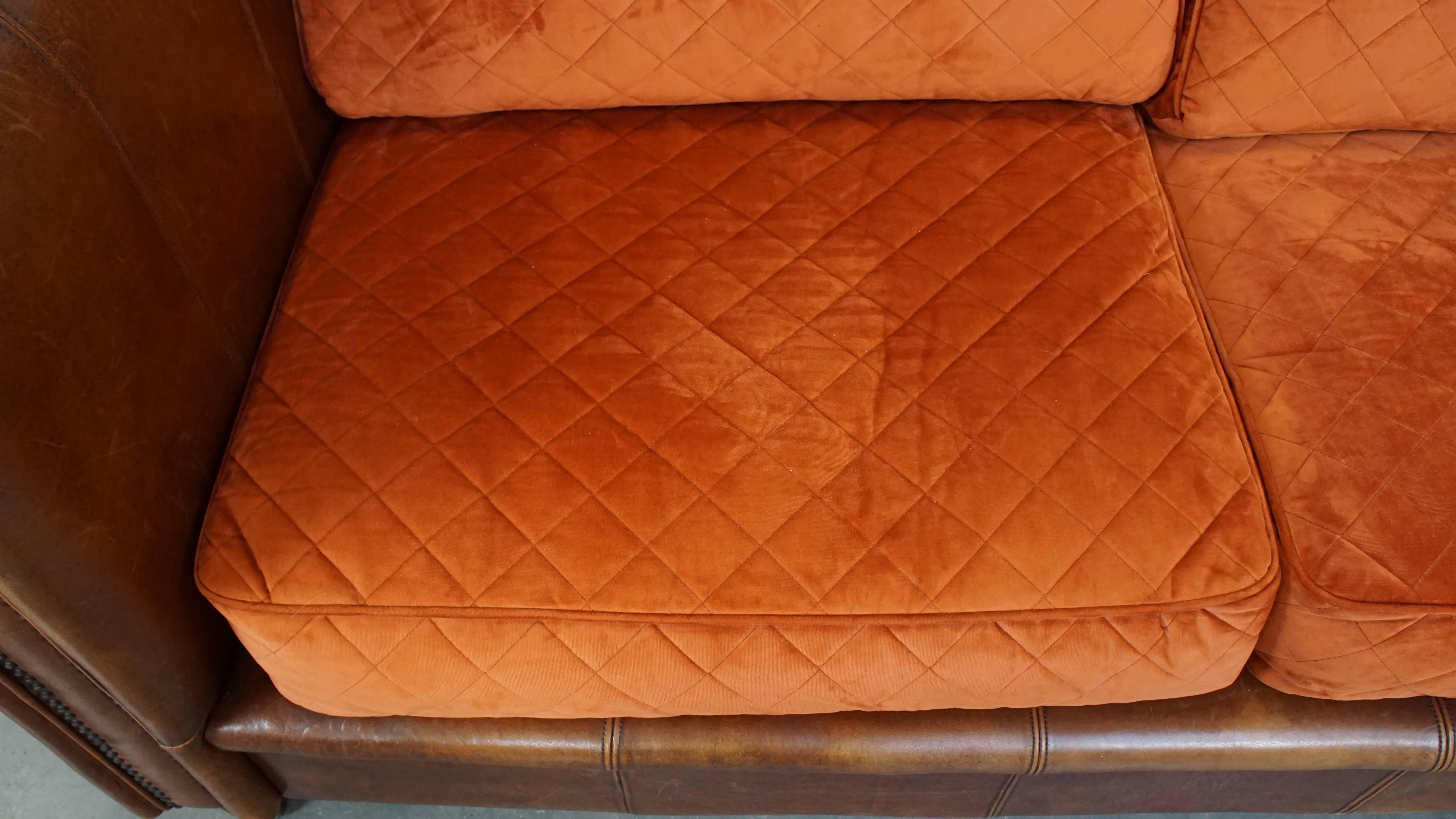 Contemporary Luxurious 2.5-seater sheepskin sofa of top quality with orange fabric cushions For Sale