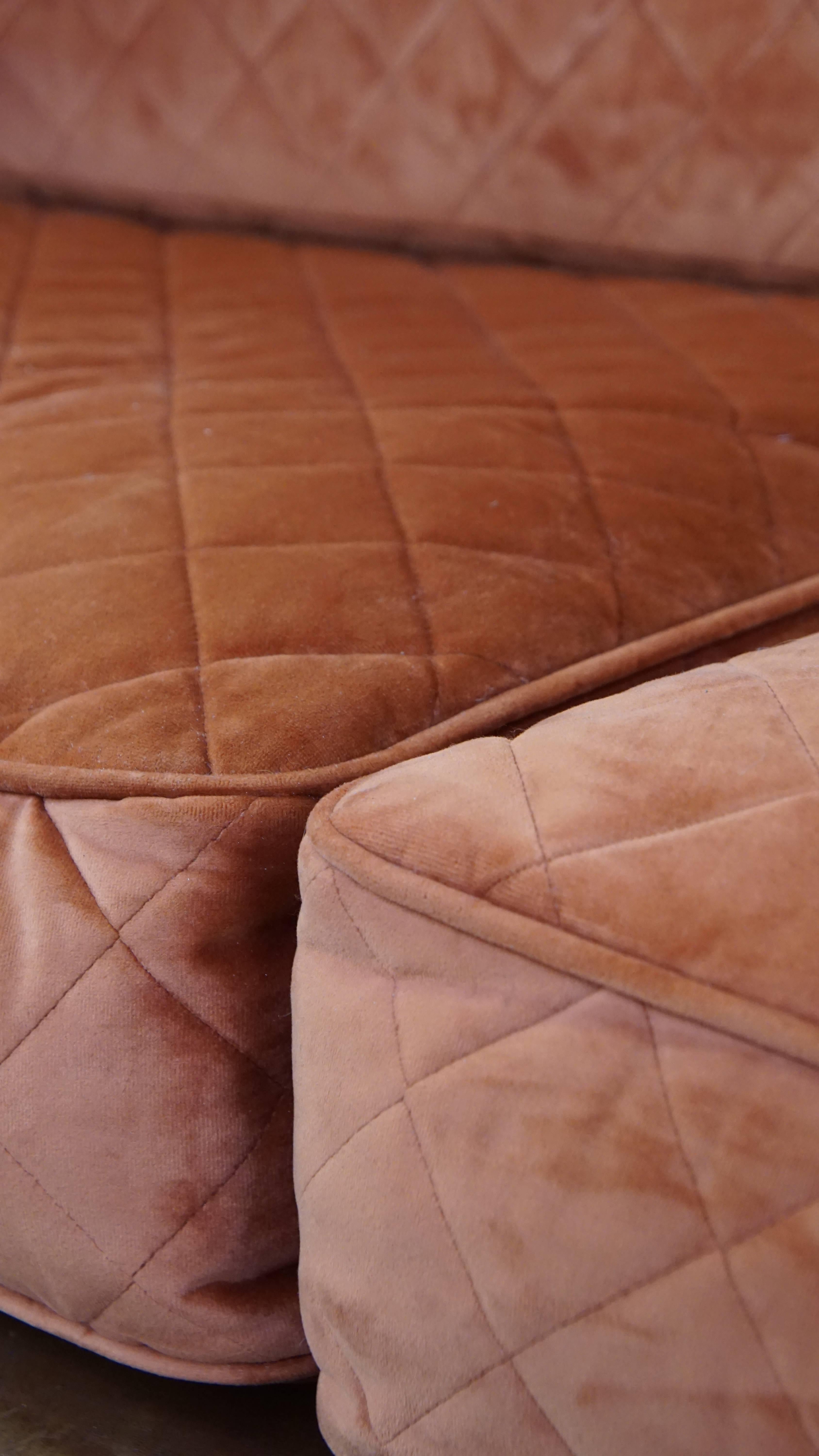 Luxurious 2.5-seater sheepskin sofa of top quality with orange fabric cushions For Sale 1