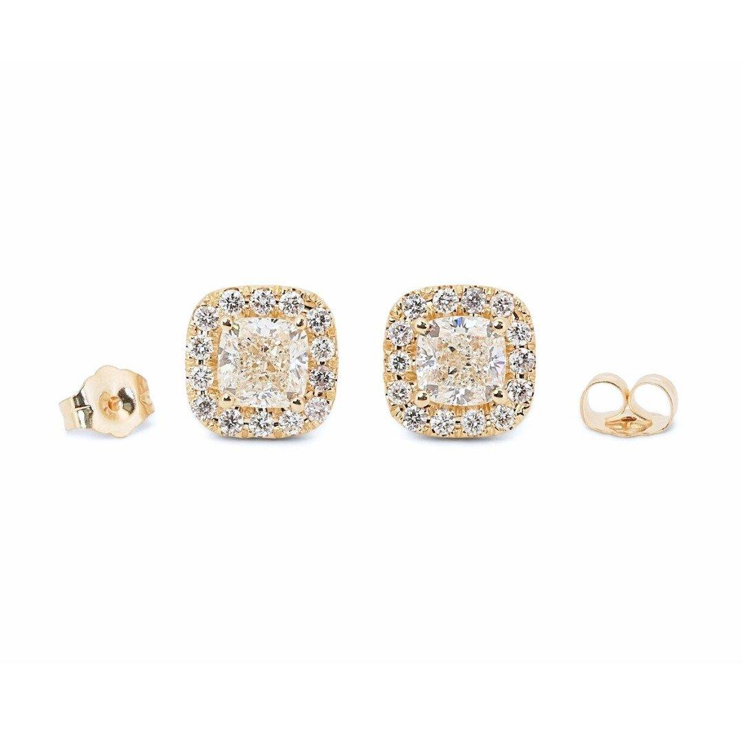 Women's Luxurious 2.57 ct Cushion Cut Diamond Halo Earrings in 18k Yellow Gold – IGI For Sale