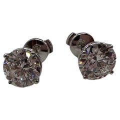 Luxurious 2ct studs 18KT white gold Snap closure for safety