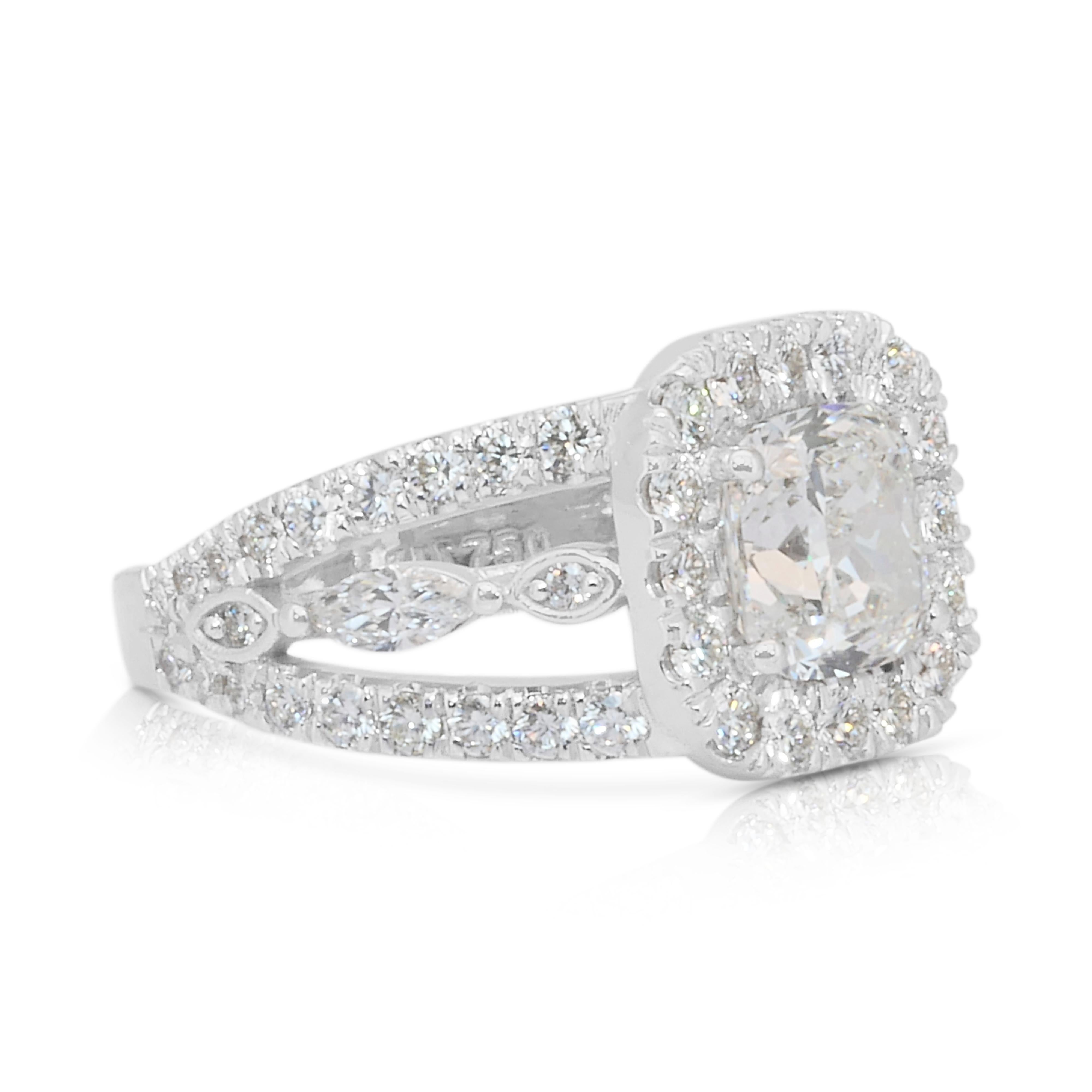 Taille coussin Luxueuse bague halo en or blanc 18 carats de 3,45 ct de diamants - certifiée IGI en vente