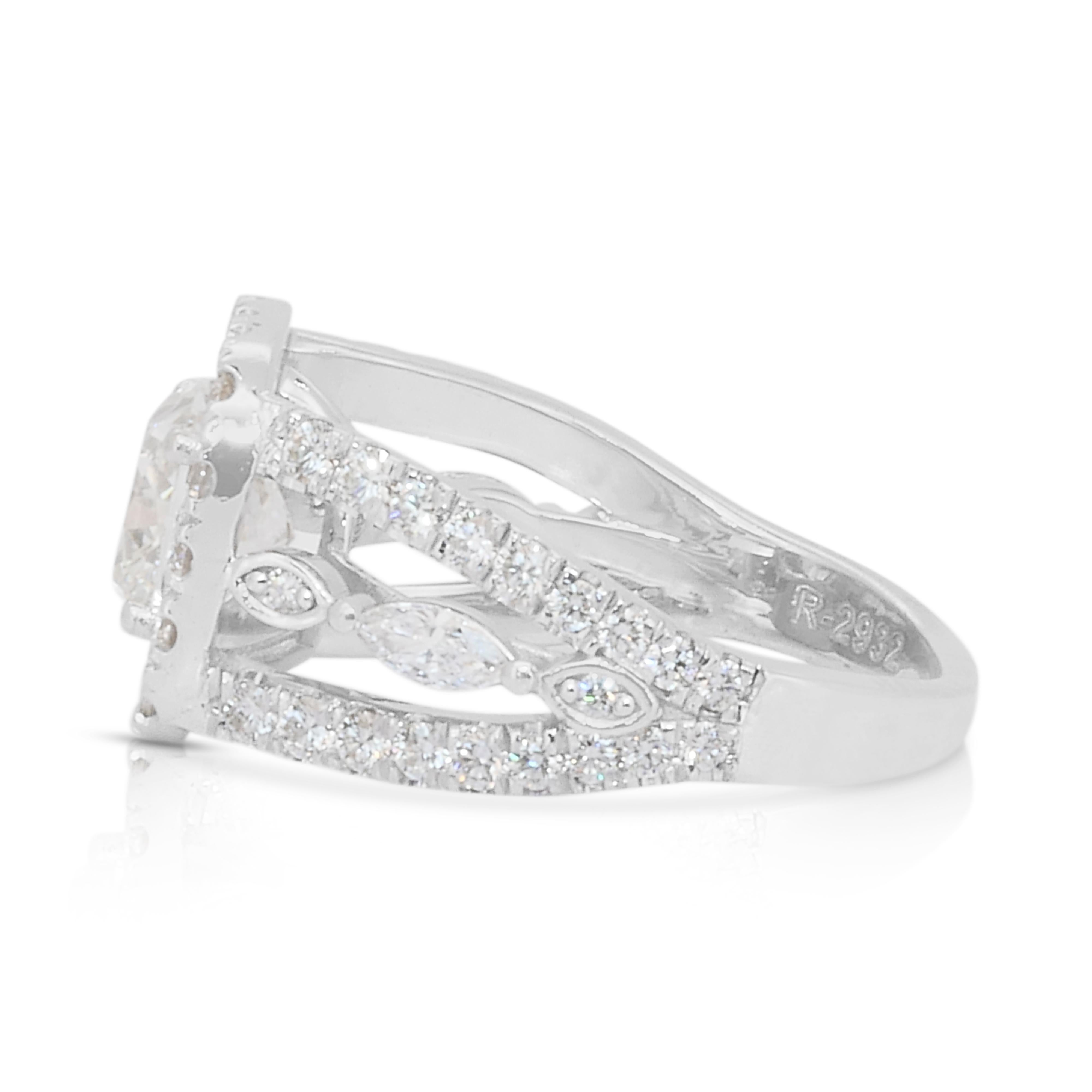 Luxueuse bague halo en or blanc 18 carats de 3,45 ct de diamants - certifiée IGI en vente 1