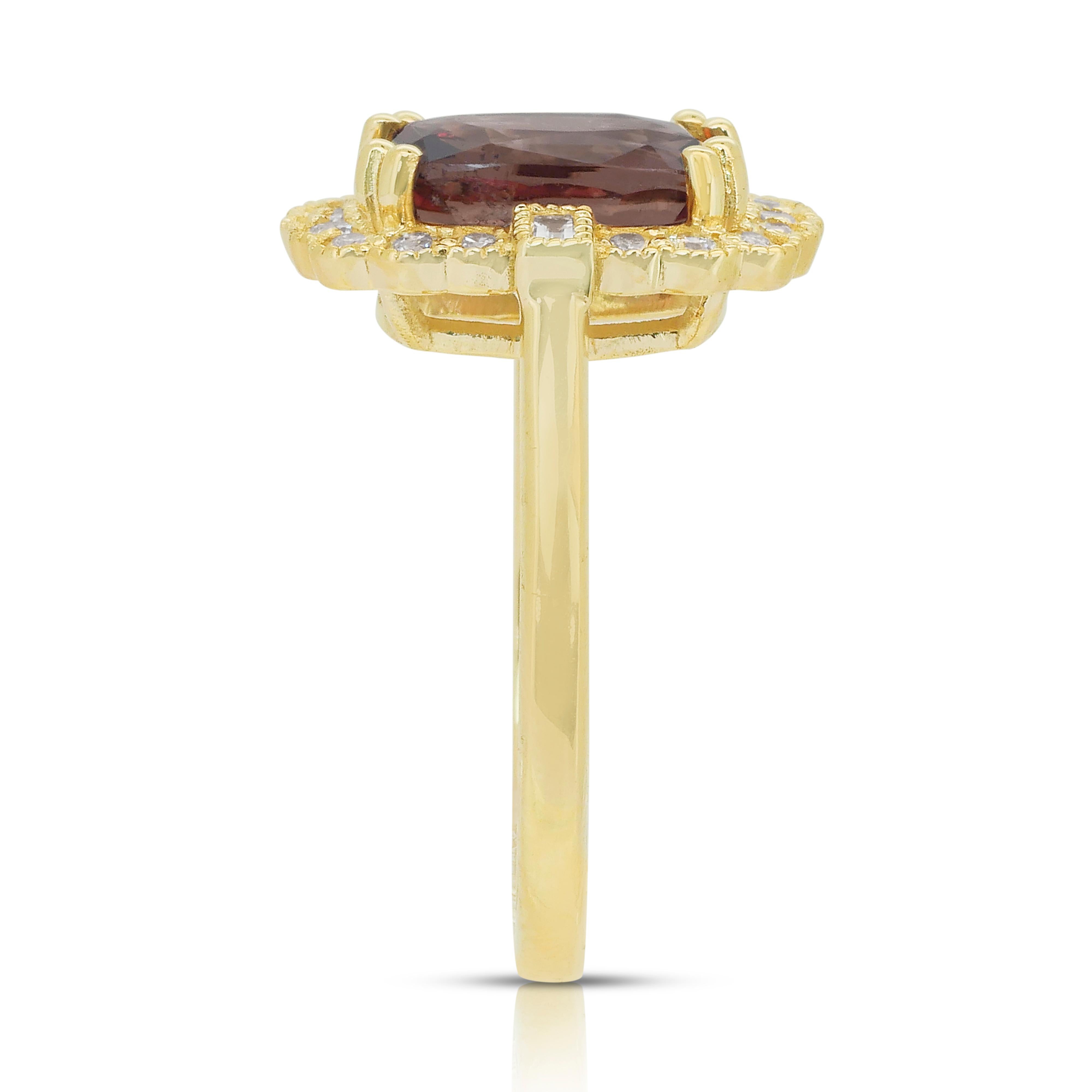 Luxueuse bague grappe de grenats et de diamants 3,53 carats en or jaune 14 carats - GIA en vente 2