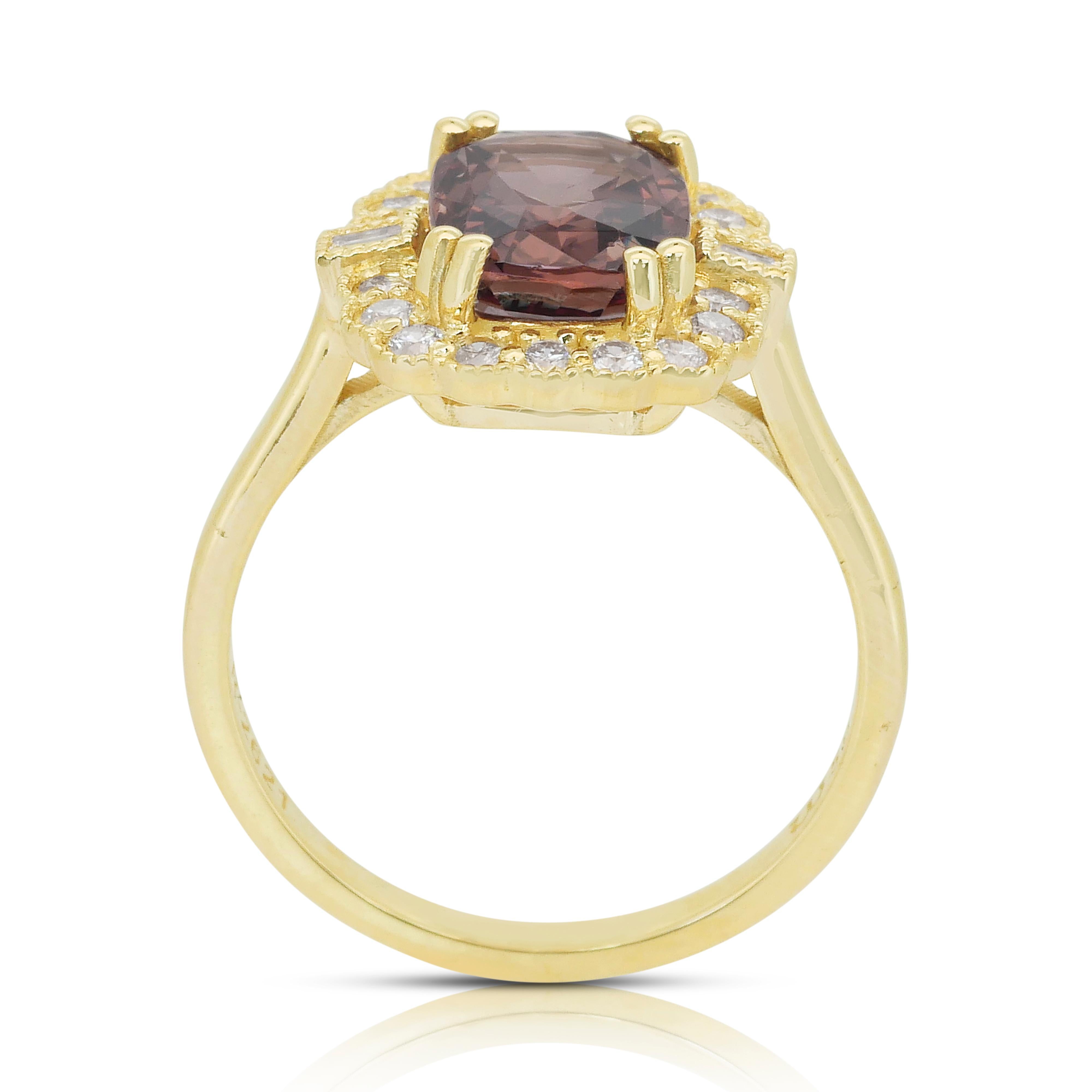 Luxueuse bague grappe de grenats et de diamants 3,53 carats en or jaune 14 carats - GIA en vente 4