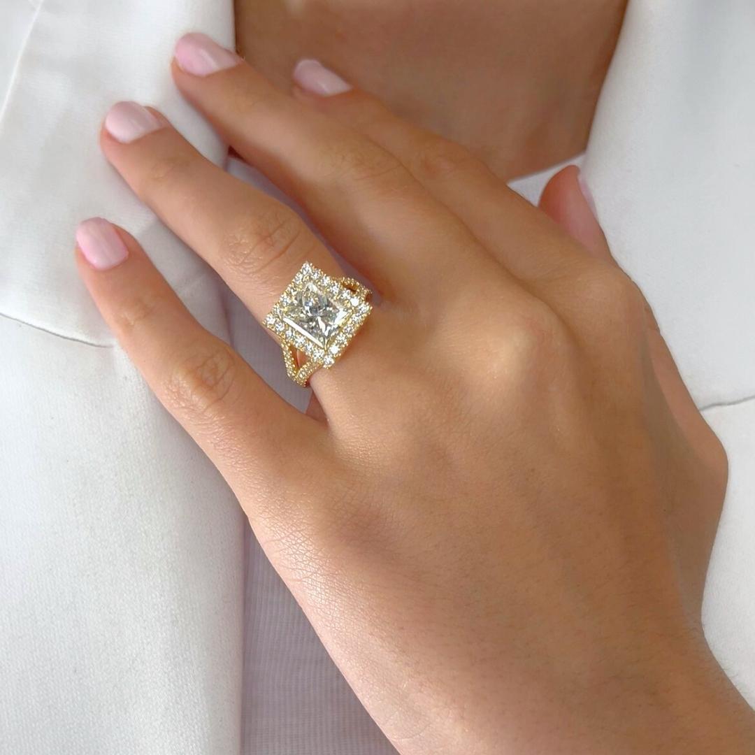 Luxurious 4.04ct Diamonds Halo Ring in 18k Yellow Gold - IGI Certified

Command attention with this spectacular 18k yellow gold halo ring, showcasing a breathtaking 3.03ct princess-cut diamond. Surrounding it, 54 round diamonds totaling 1.01ct, add
