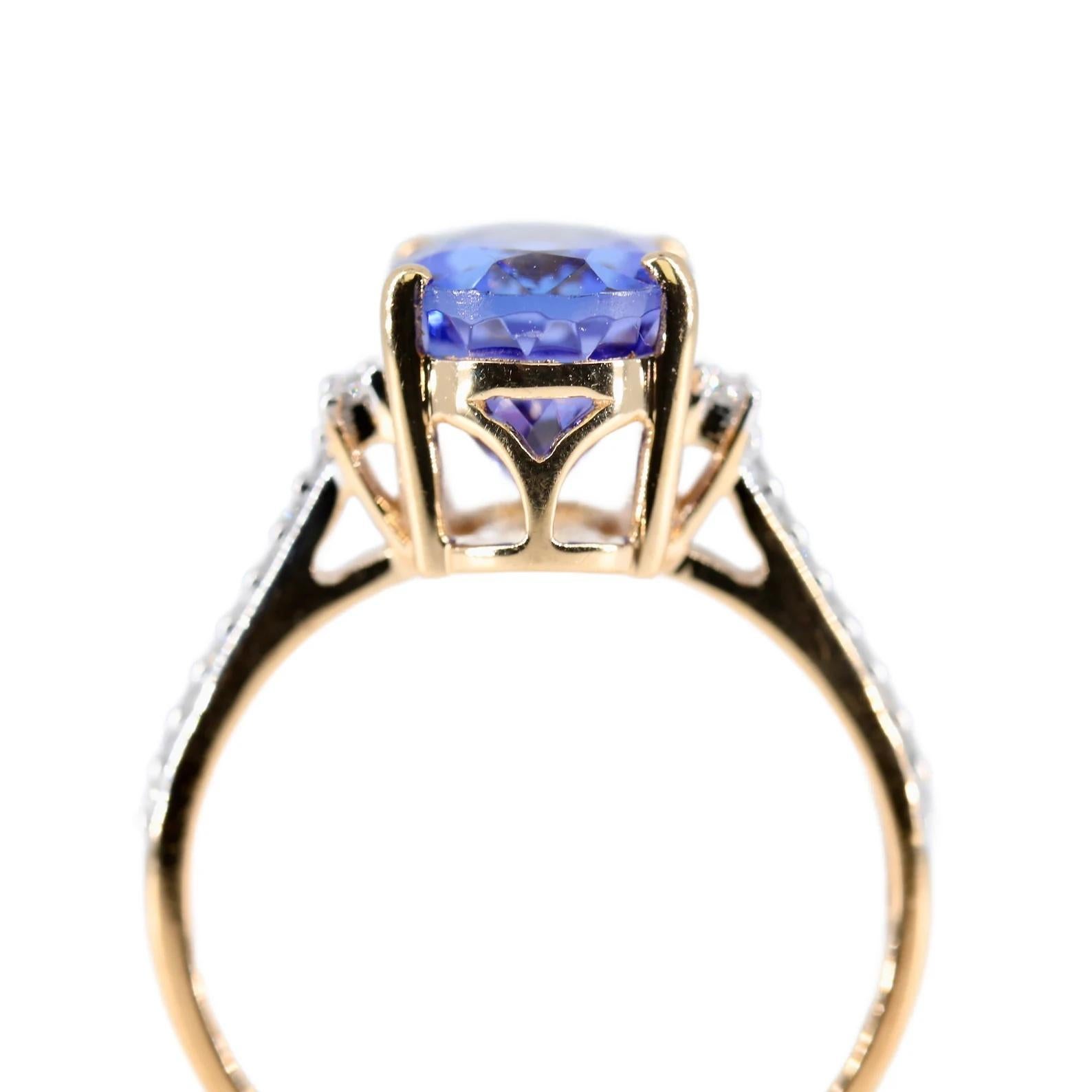 Luxurious 4.24ctw Tanzanite & Diamond Ring in 18K Yellow Gold In Excellent Condition In Boston, MA