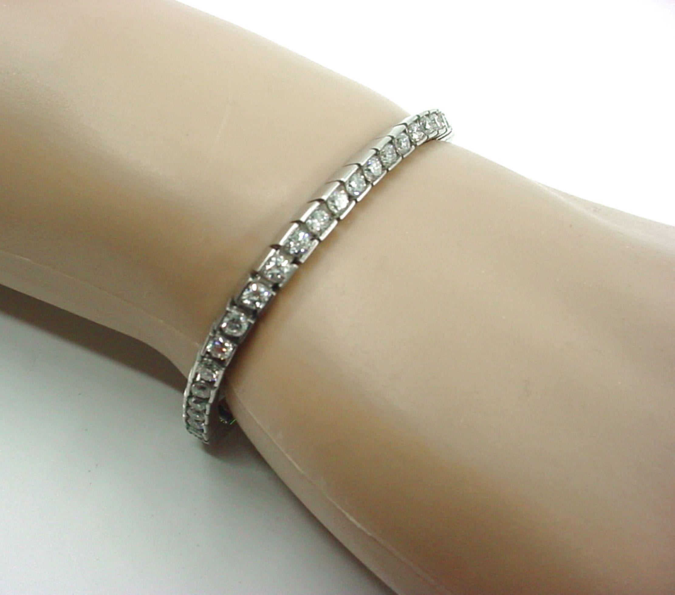 Who doesn't love a classic, elegant, sleek platinum diamond bracelet?

Rendered in sumptuous platinum and is chock full of well match VS2-SI2 diamonds.

The well matched diamonds with an approx. carat weight of 5.18 cts.  18k gold clasp.

Bracelet