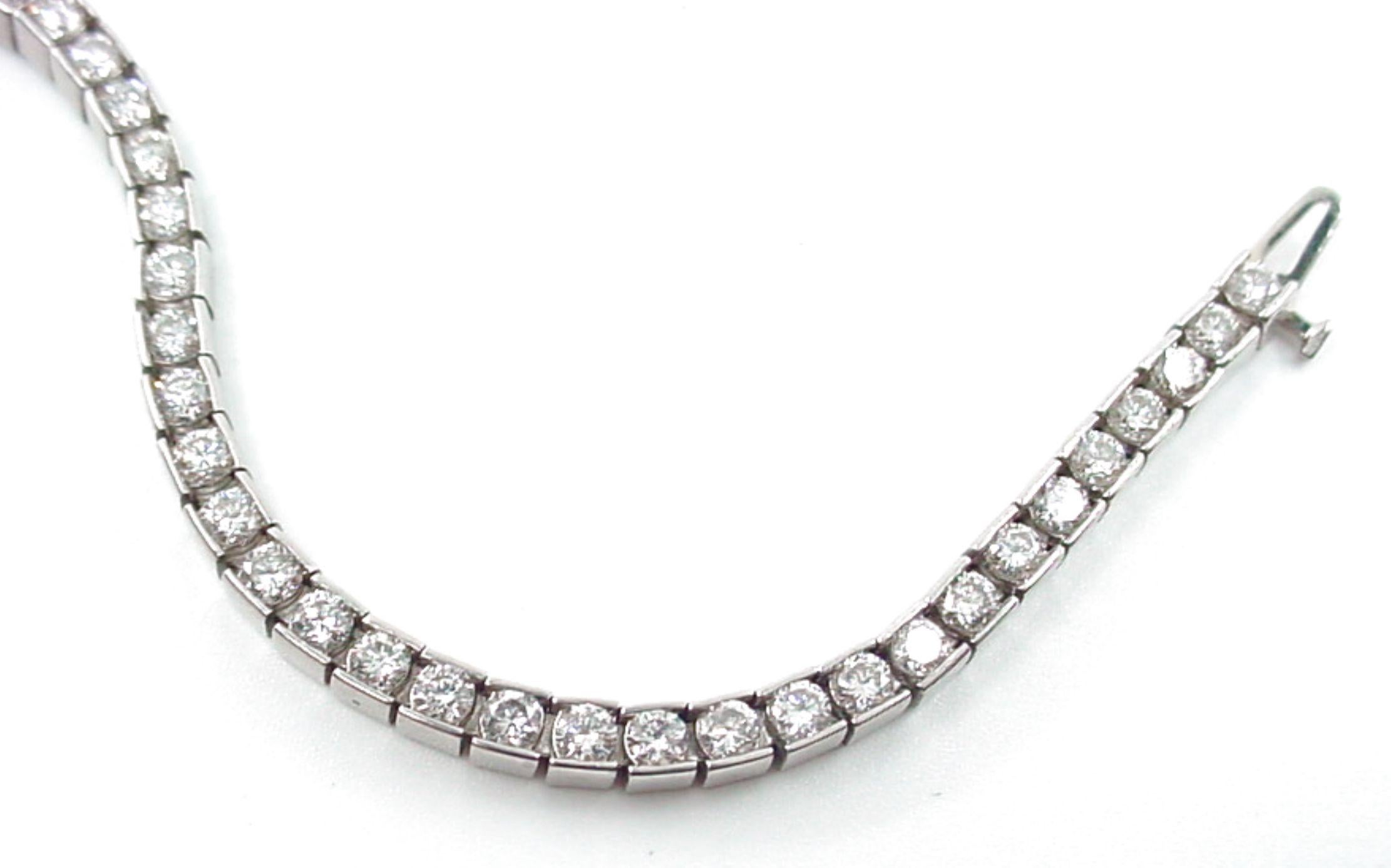 Luxurious 5.00 Ct. Natural Diamond Platinum Straight Line Tennis Bracelet In Good Condition For Sale In Santa Rosa, CA