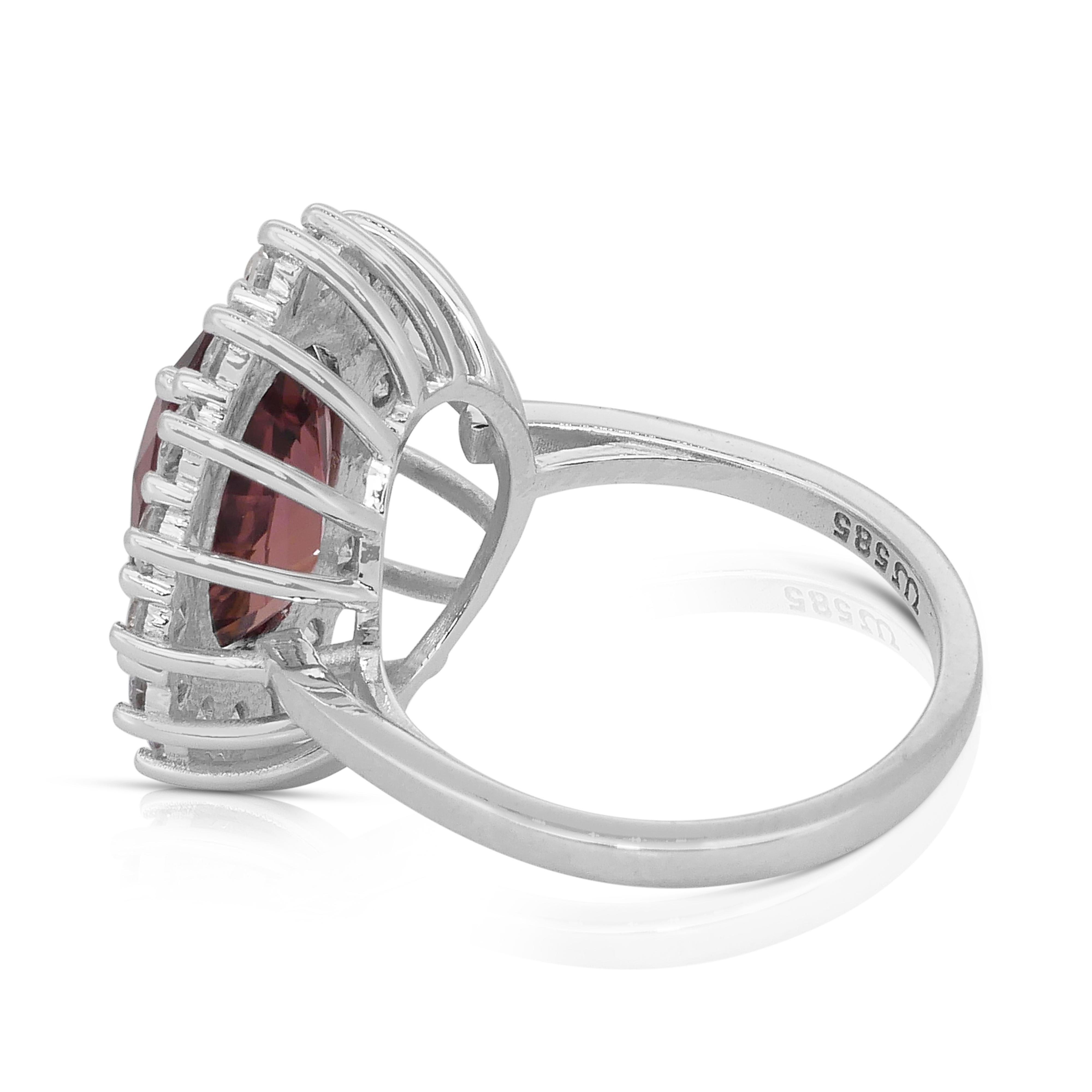 De las mujeres Lujoso anillo de cóctel de oro blanco de 14 quilates con rubelita y diamantes de 6,39 quilates en venta