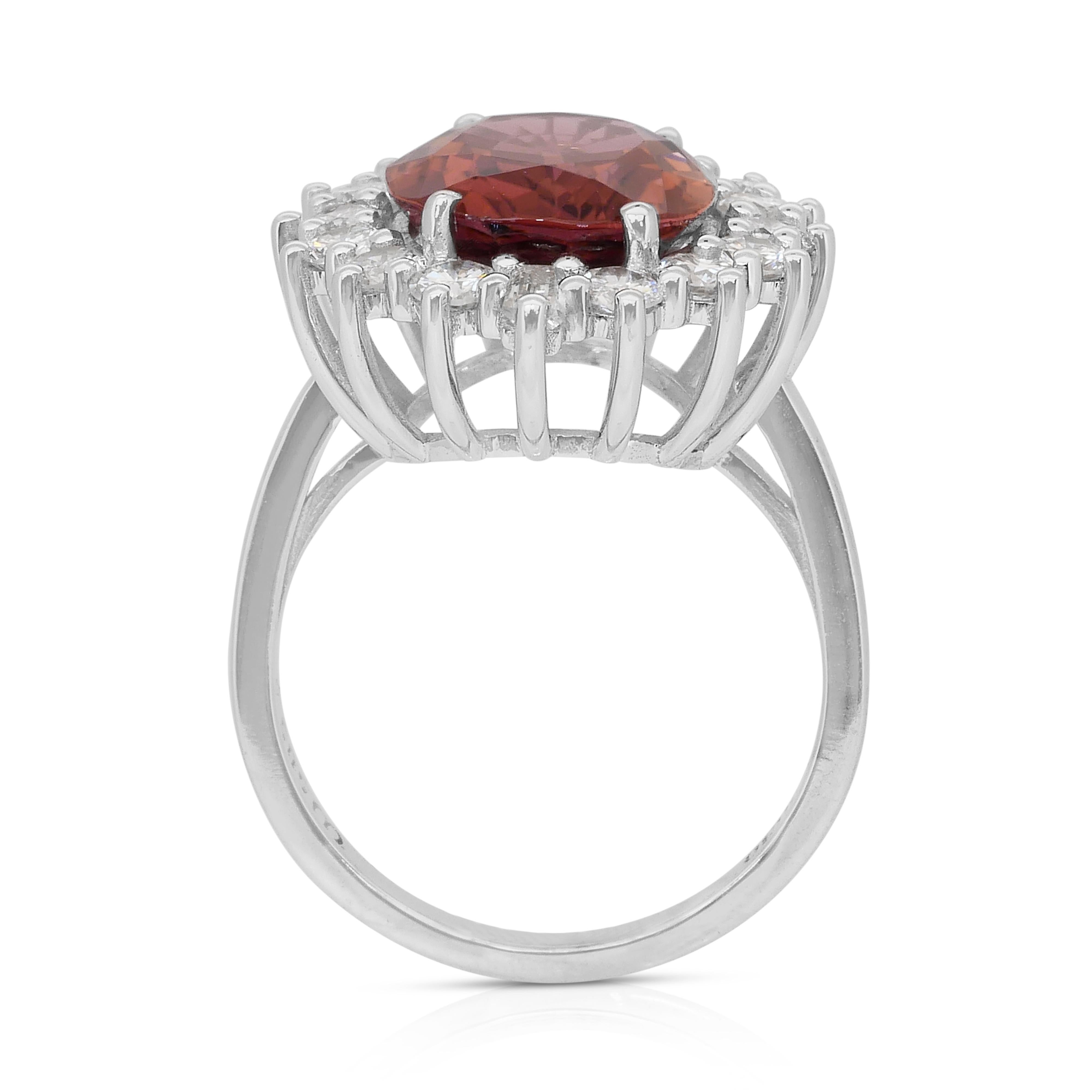 Lujoso anillo de cóctel de oro blanco de 14 quilates con rubelita y diamantes de 6,39 quilates en venta 4