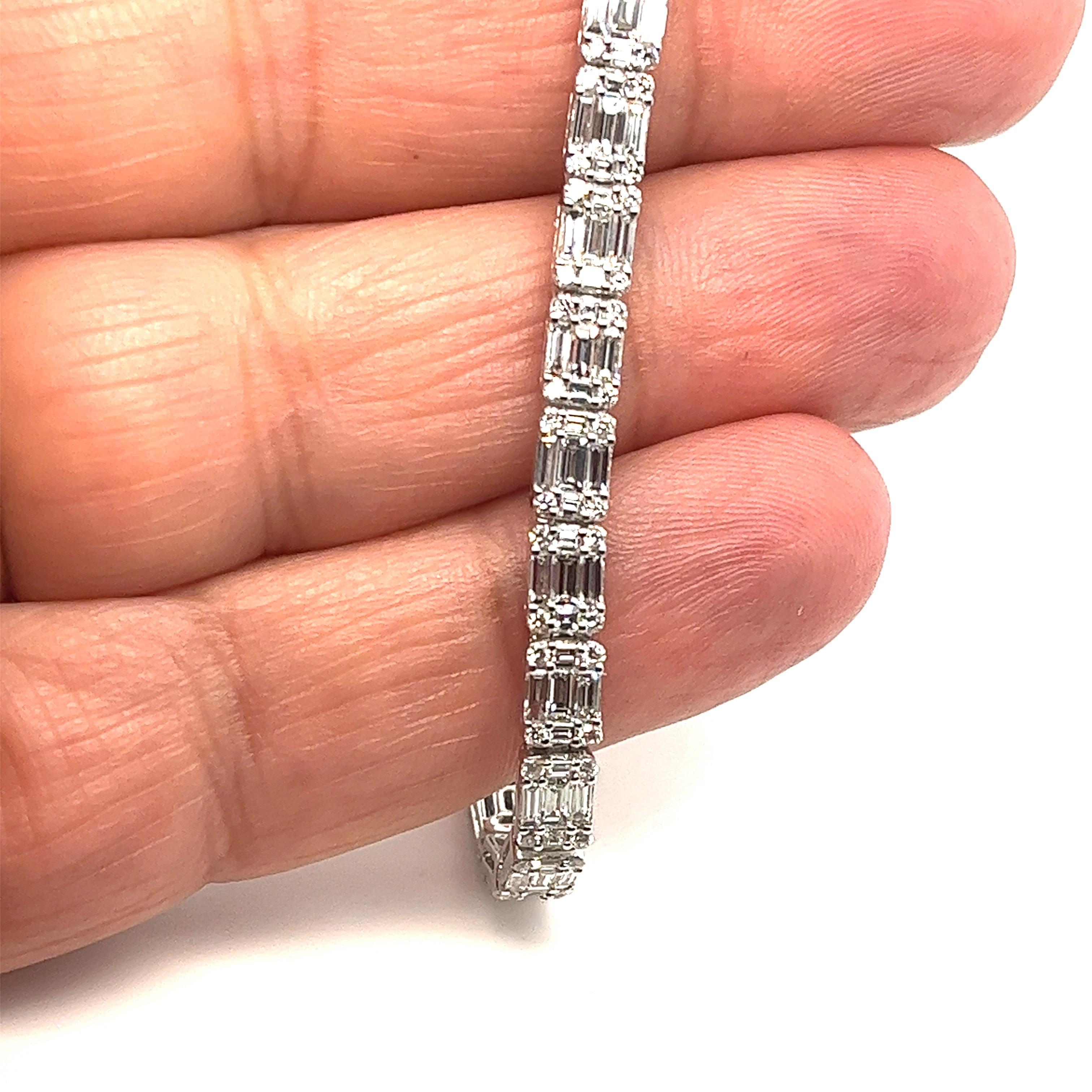Contemporary Luxurious 8.50 carats Natural Diamond Bracelet, 18k. Estate.