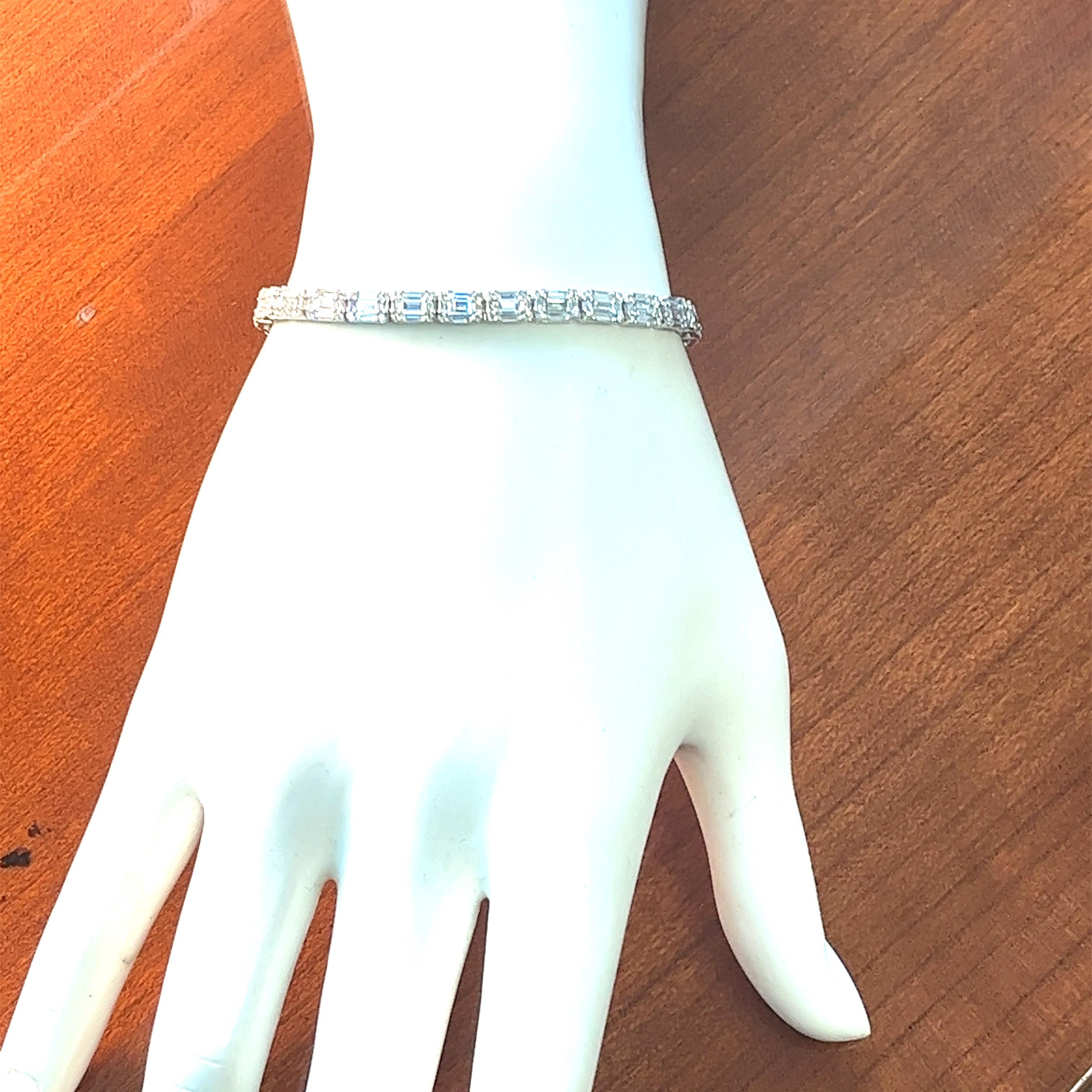 Luxurious 8.50 carats Natural Diamond Bracelet, 18k. Estate. In Excellent Condition In Miami, FL