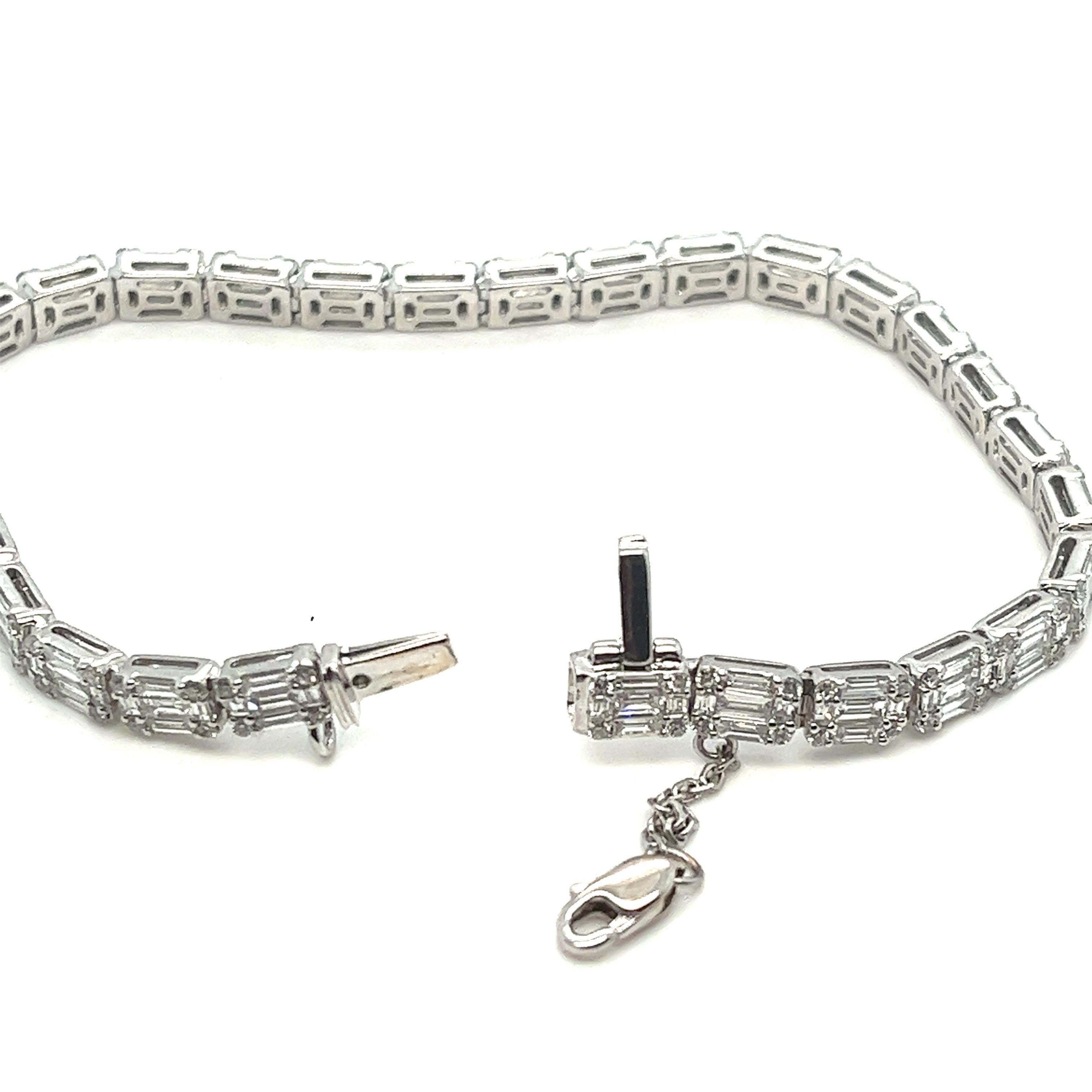 Luxurious 8.50 carats Natural Diamond Bracelet, 18k. Estate. 1