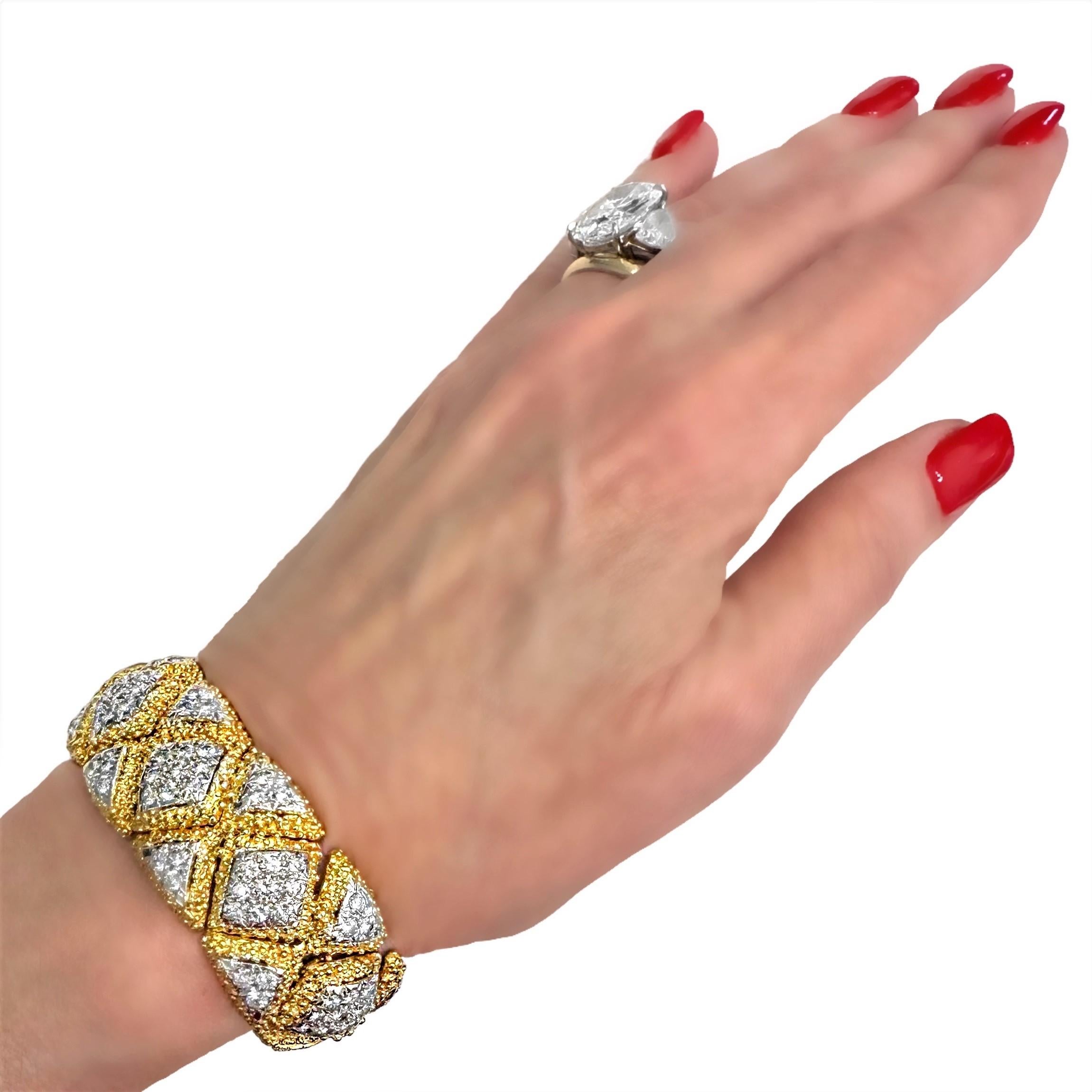 Luxurious American 1960s Bombe 18k Yellow Gold and Diamond Cocktail Bracelet For Sale 3