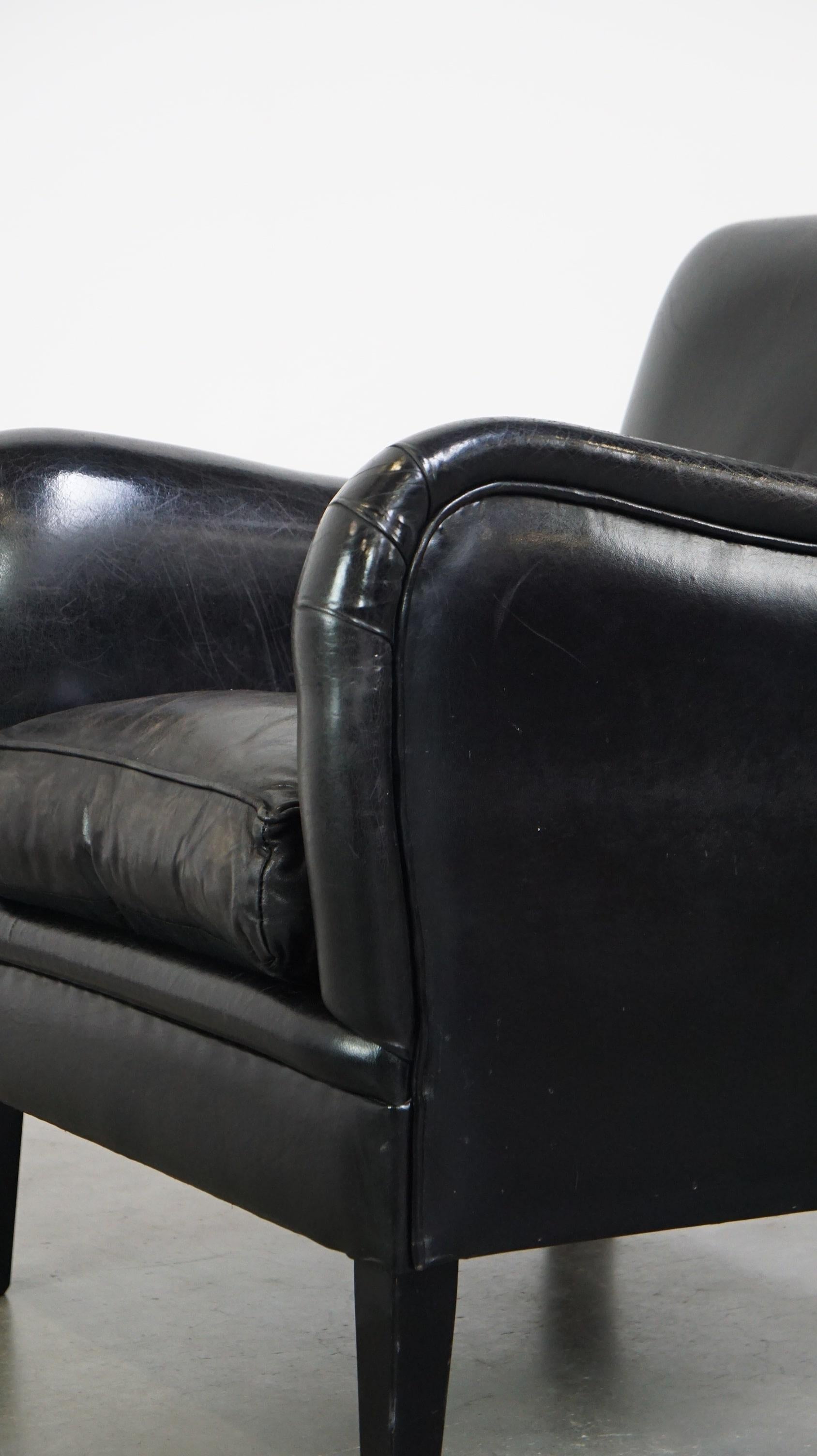 Luxuriöser und bequemer Schafsfellsessel in einer einzigartigen, stattlichen schwarzen Farbe im Angebot 7