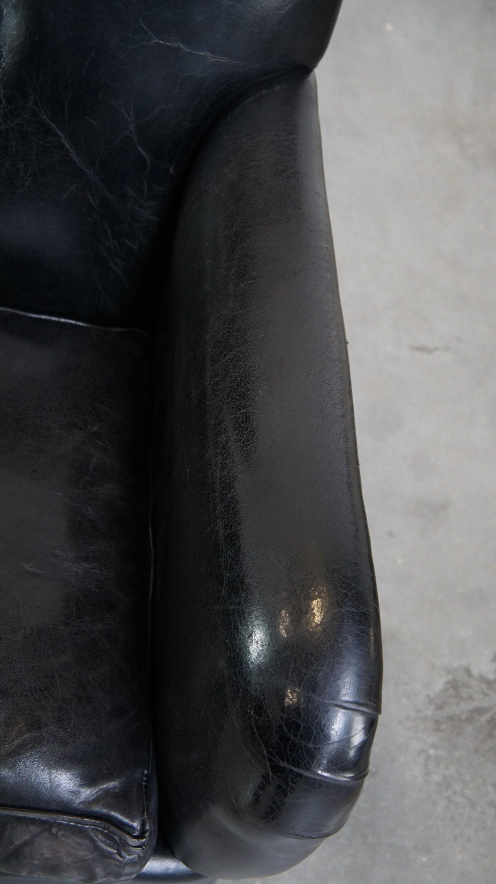 Luxuriöser und bequemer Schafsfellsessel in einer einzigartigen, stattlichen schwarzen Farbe im Angebot 1