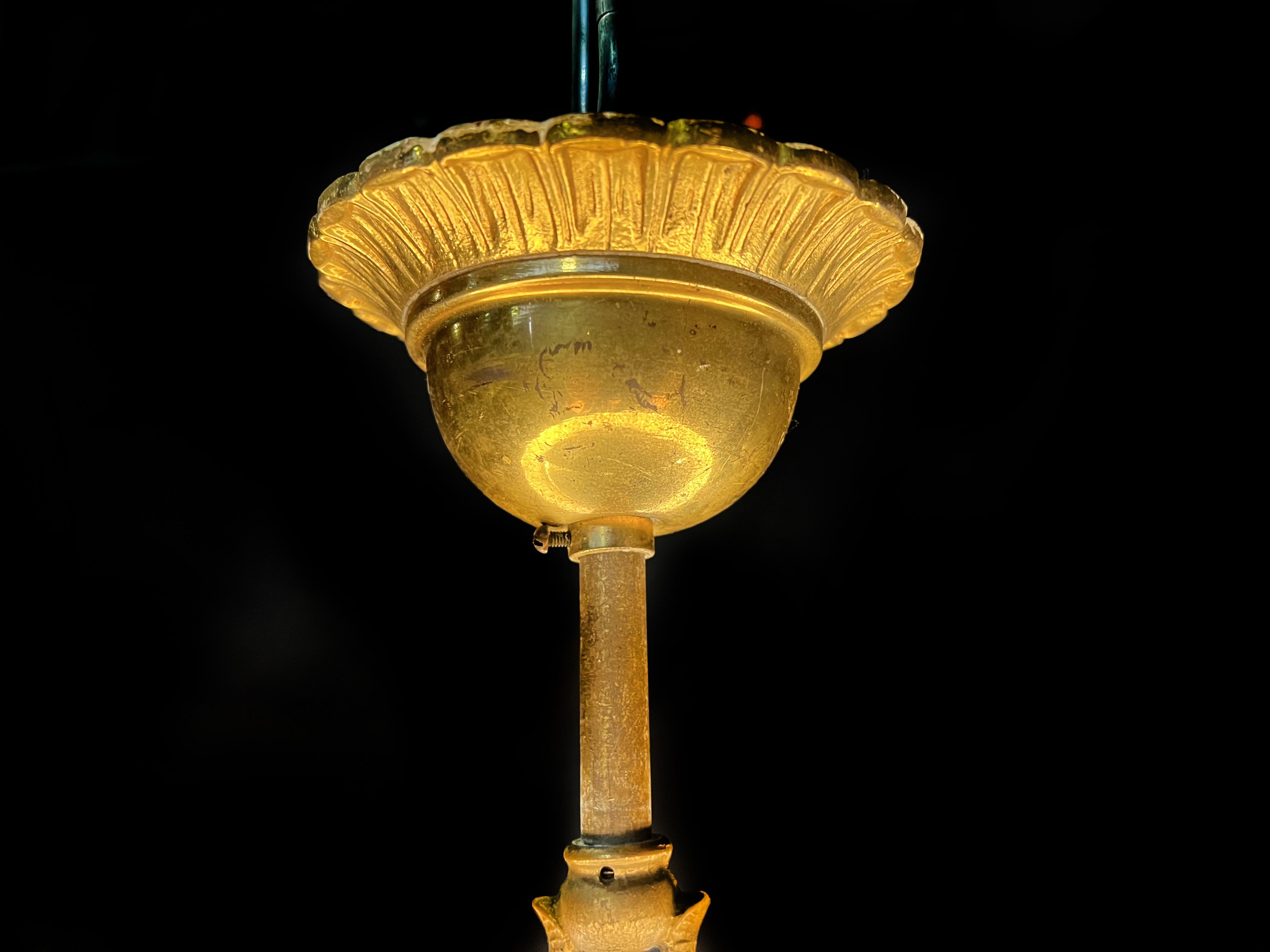 Luxurious and Sophisticated Chandelier by Venini. Murano, 1940s For Sale 9