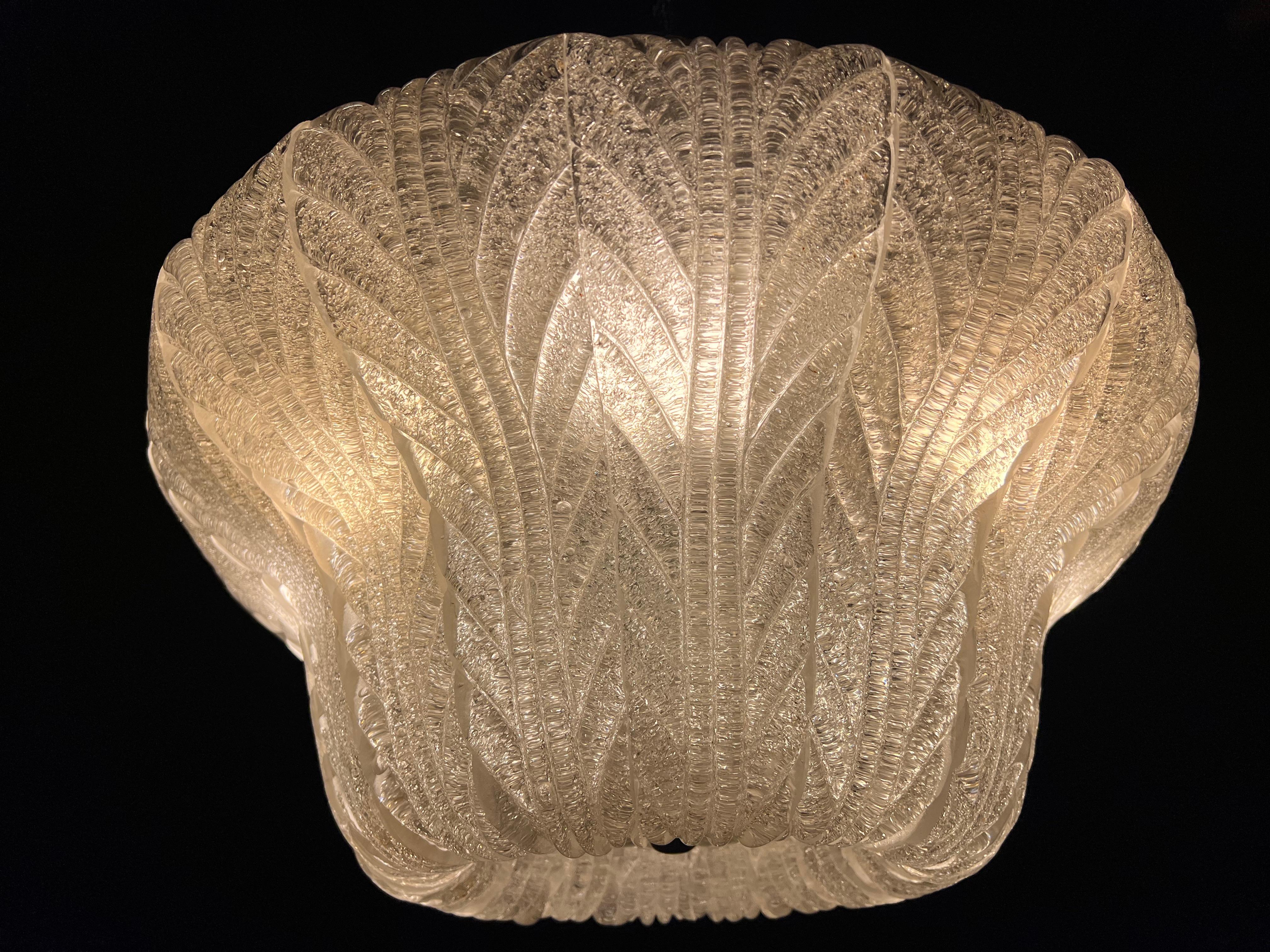Luxurious and Sophisticated Chandelier by Venini. Murano, 1940s In Good Condition For Sale In Budapest, HU