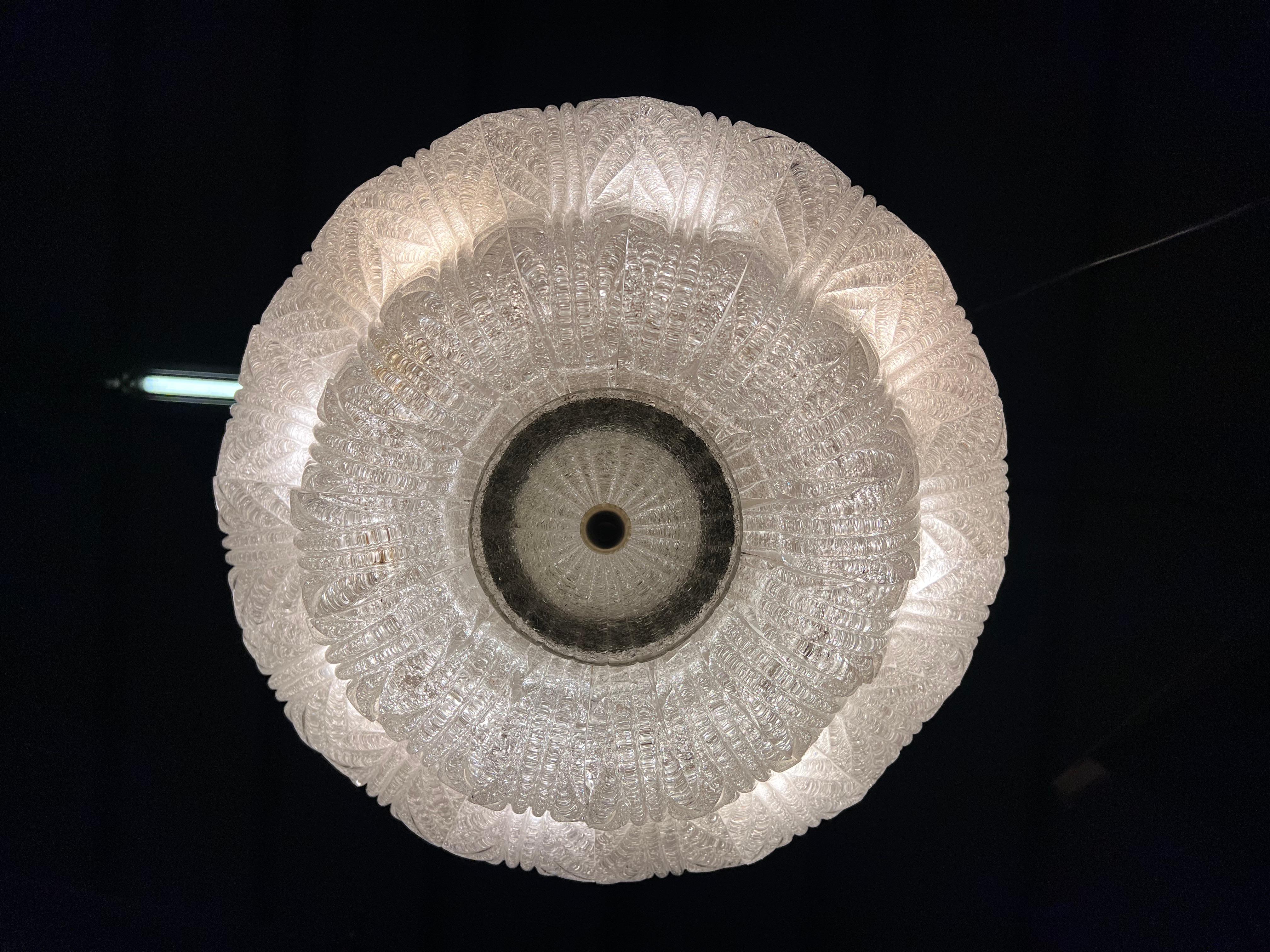 Luxurious and Sophisticated Chandelier by Venini. Murano, 1940s For Sale 2