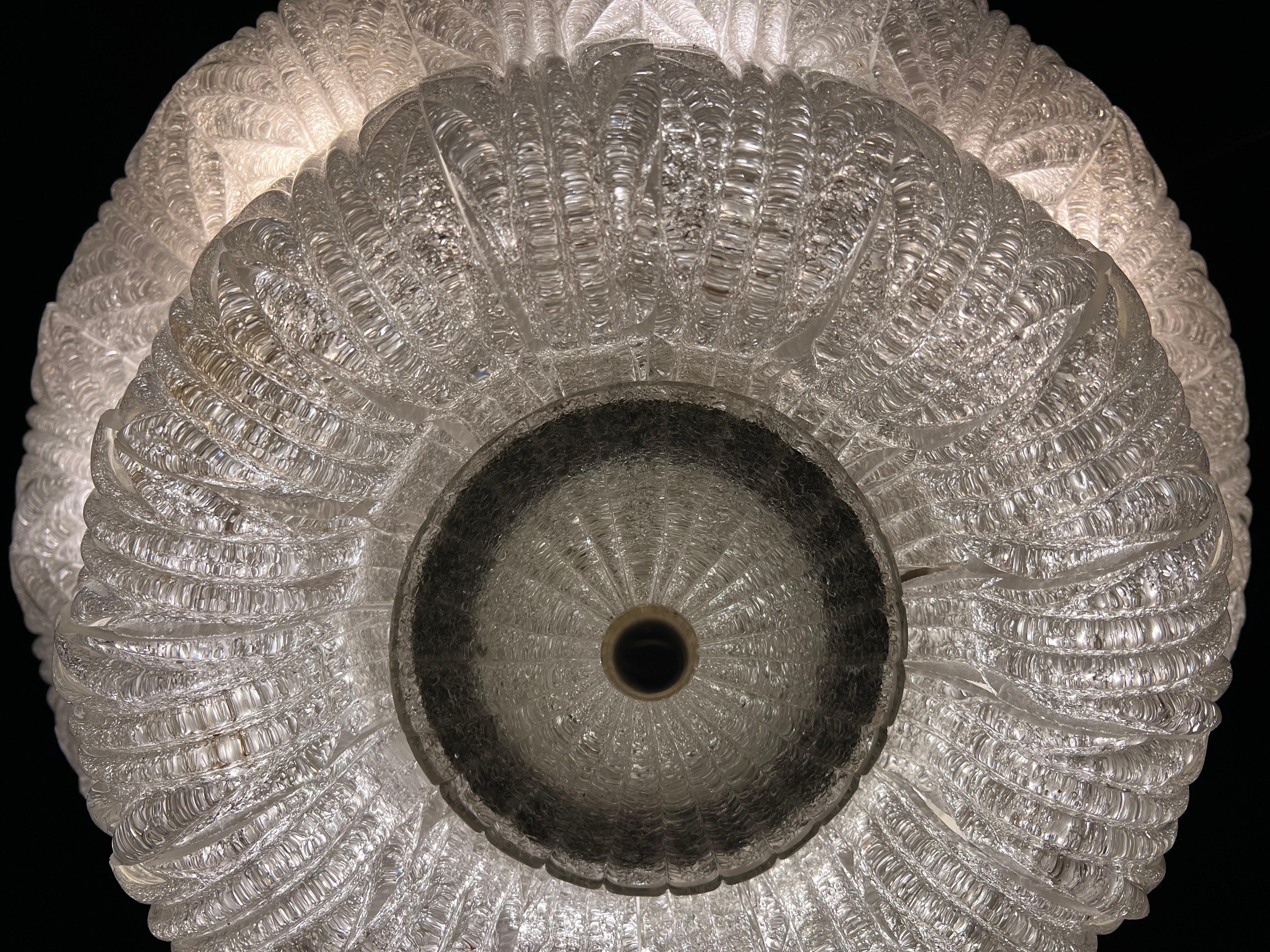 Luxurious and Sophisticated Chandelier by Venini. Murano, 1940s For Sale 3
