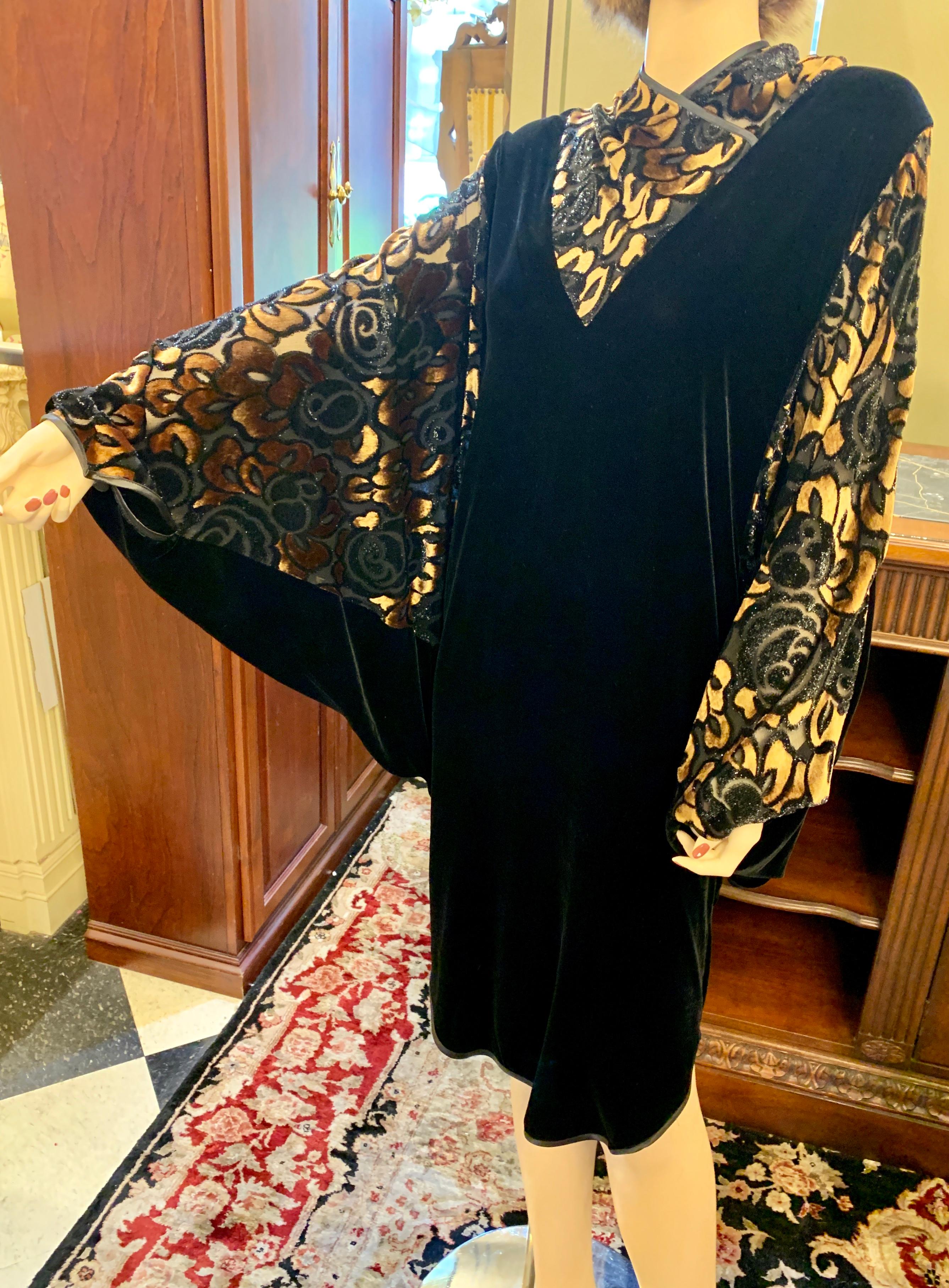 Luxurious APROPOS Black and Gold Silk Velvet Cocoon Dress Vintage 1980s Art Deco In Excellent Condition In Tustin, CA