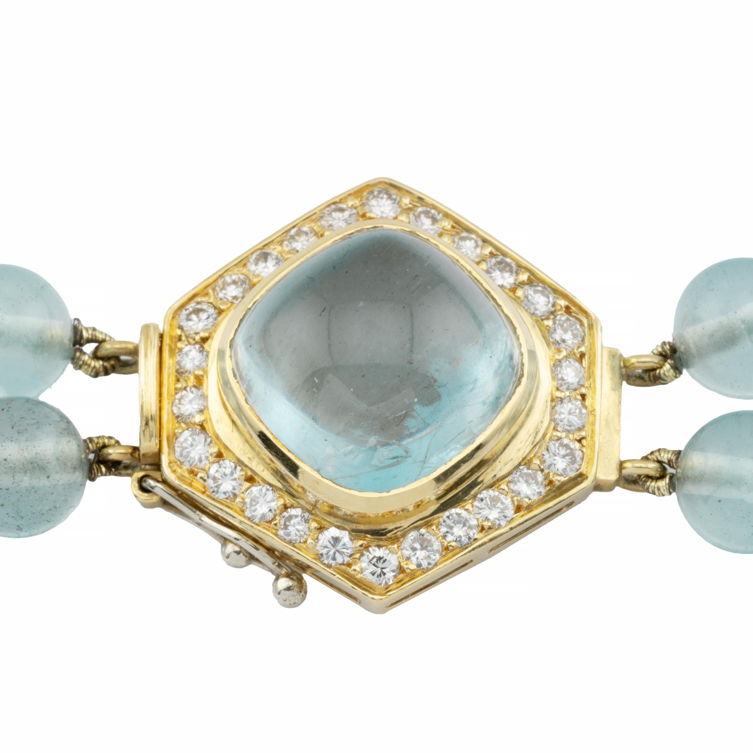 Cabochon Luxurious Aquamarine and Diamond Necklace in 18K Yellow Gold For Sale
