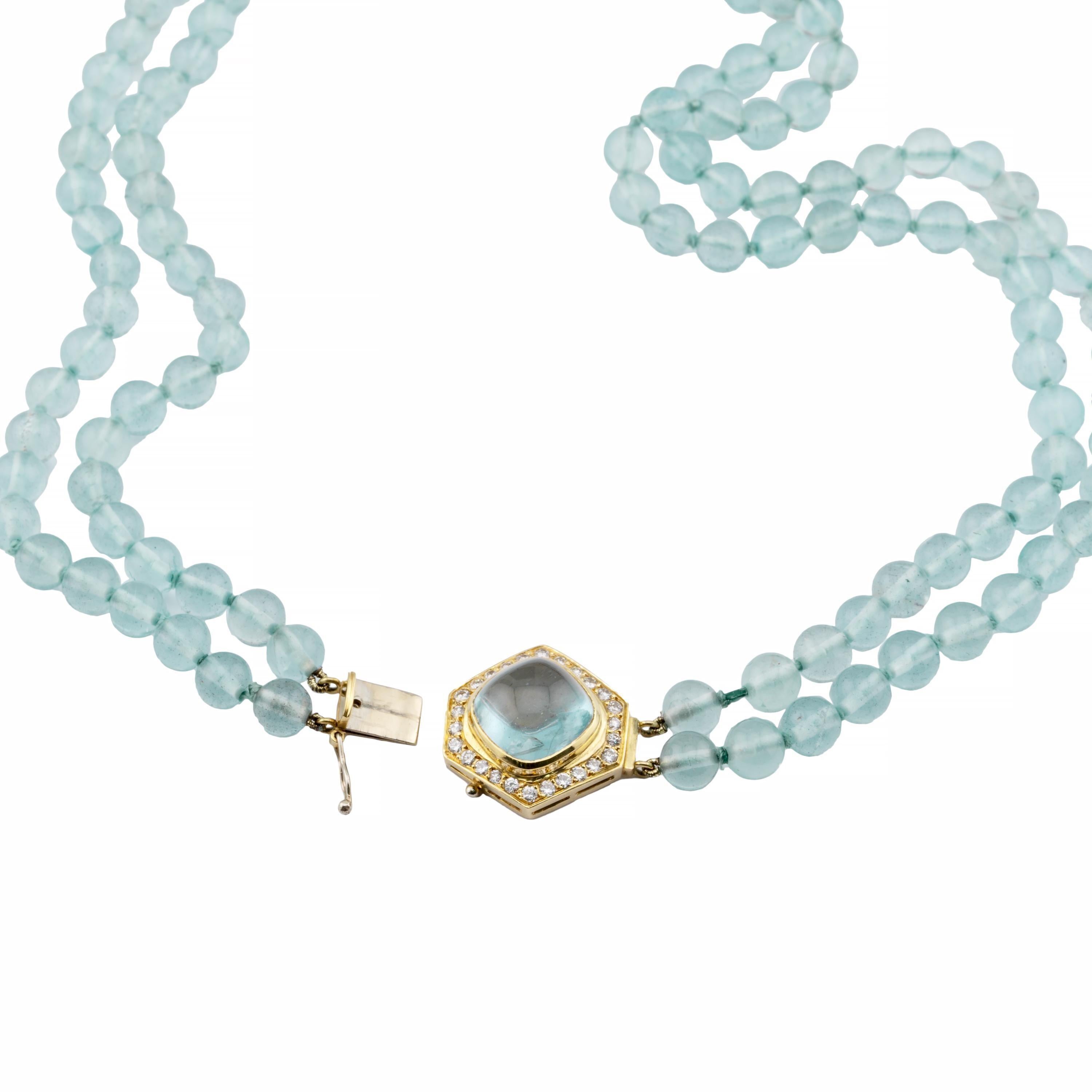 Women's Luxurious Aquamarine and Diamond Necklace in 18K Yellow Gold For Sale