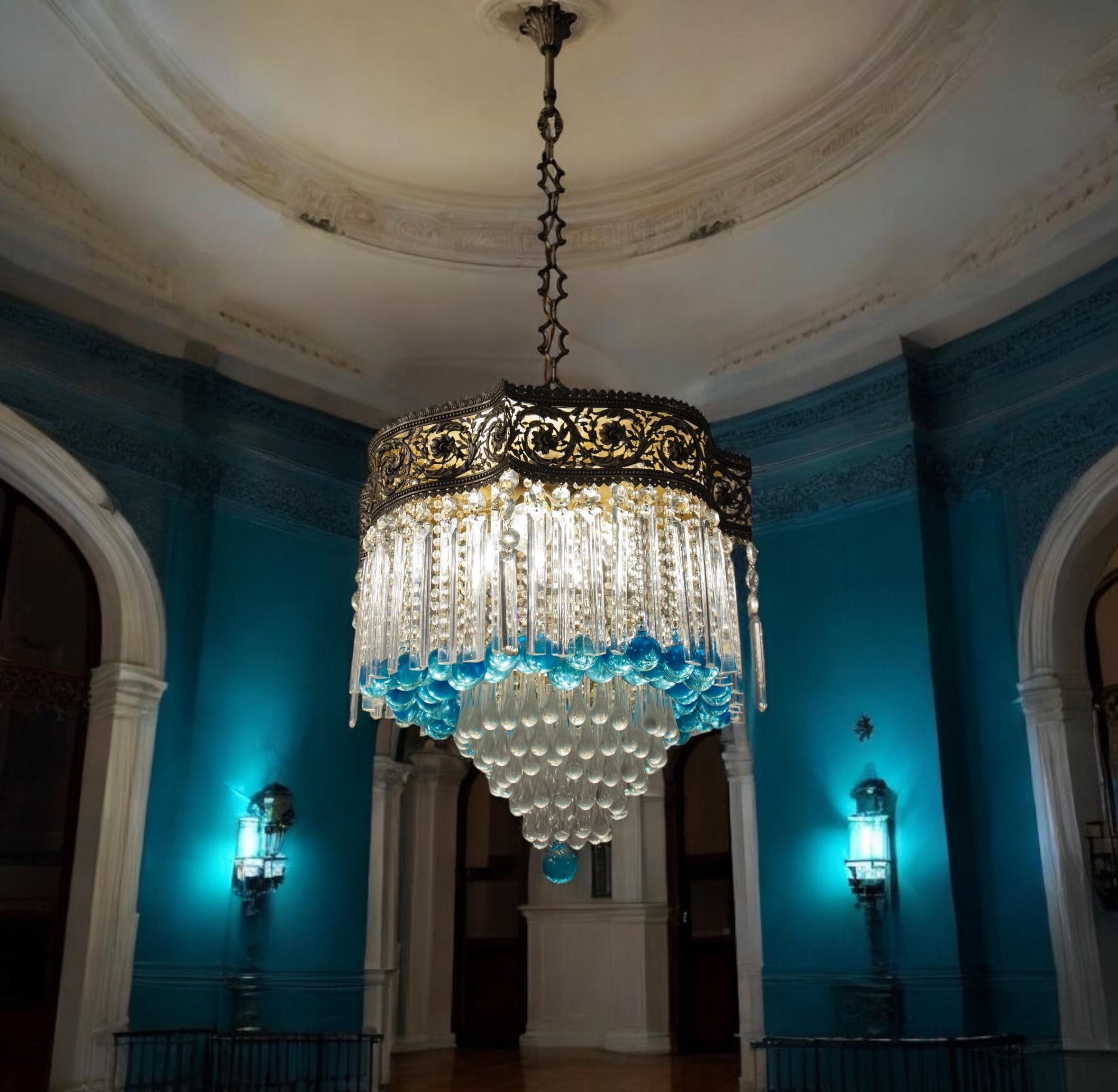 Italiano Lussuoso lampadario in cristallo Art Déco, Italia, 1930? in vendita
