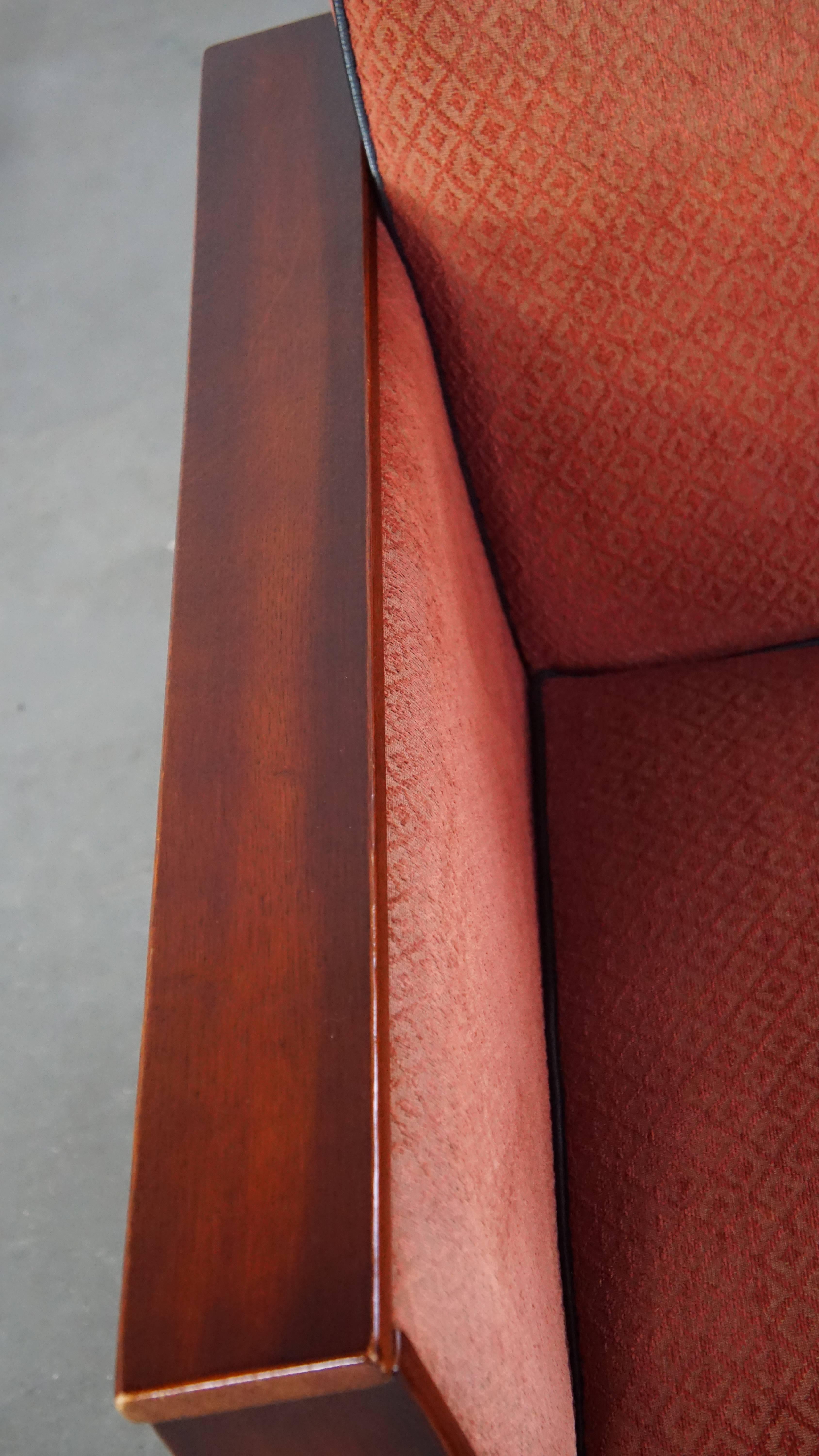 Luxurious Art Deco design armchair with red fabric upholstery and wooden details For Sale 1