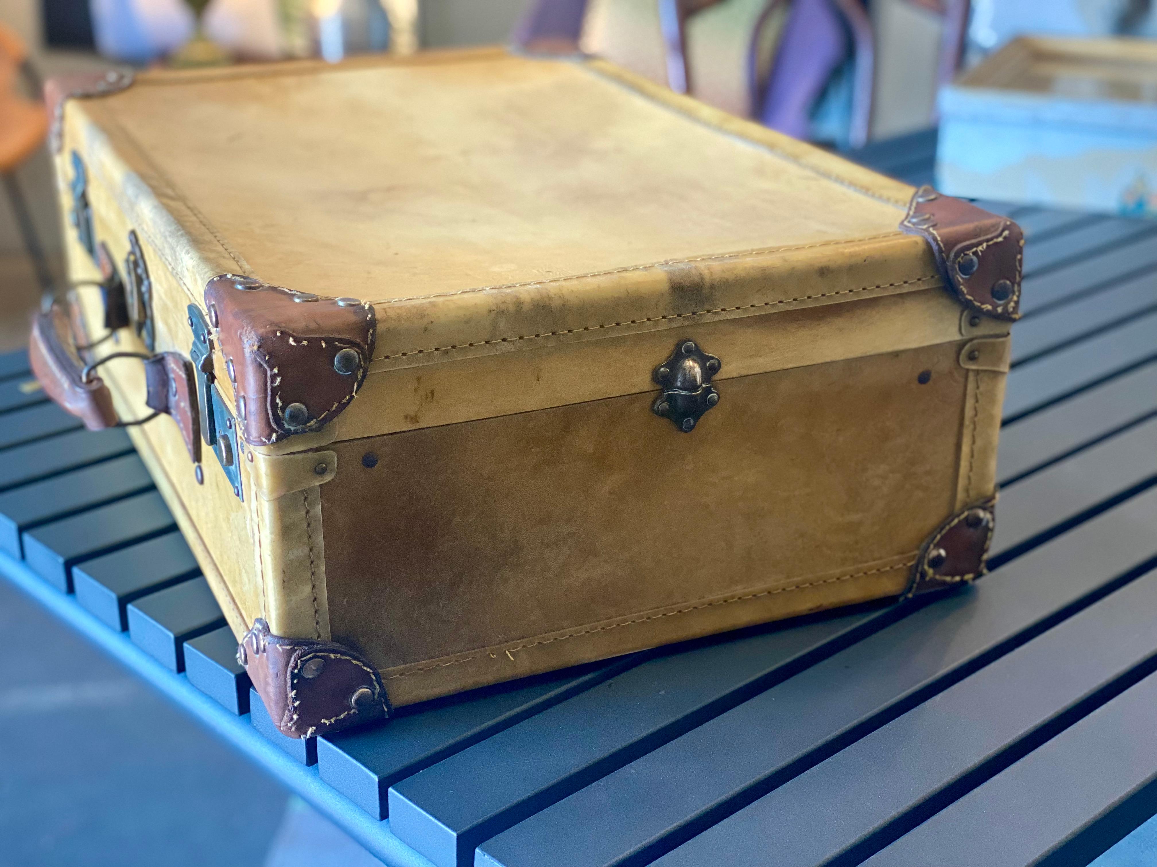 Luxurious Art Deco Suitcase Made of Light Vellum Leather / Parchment with Rivets For Sale 7