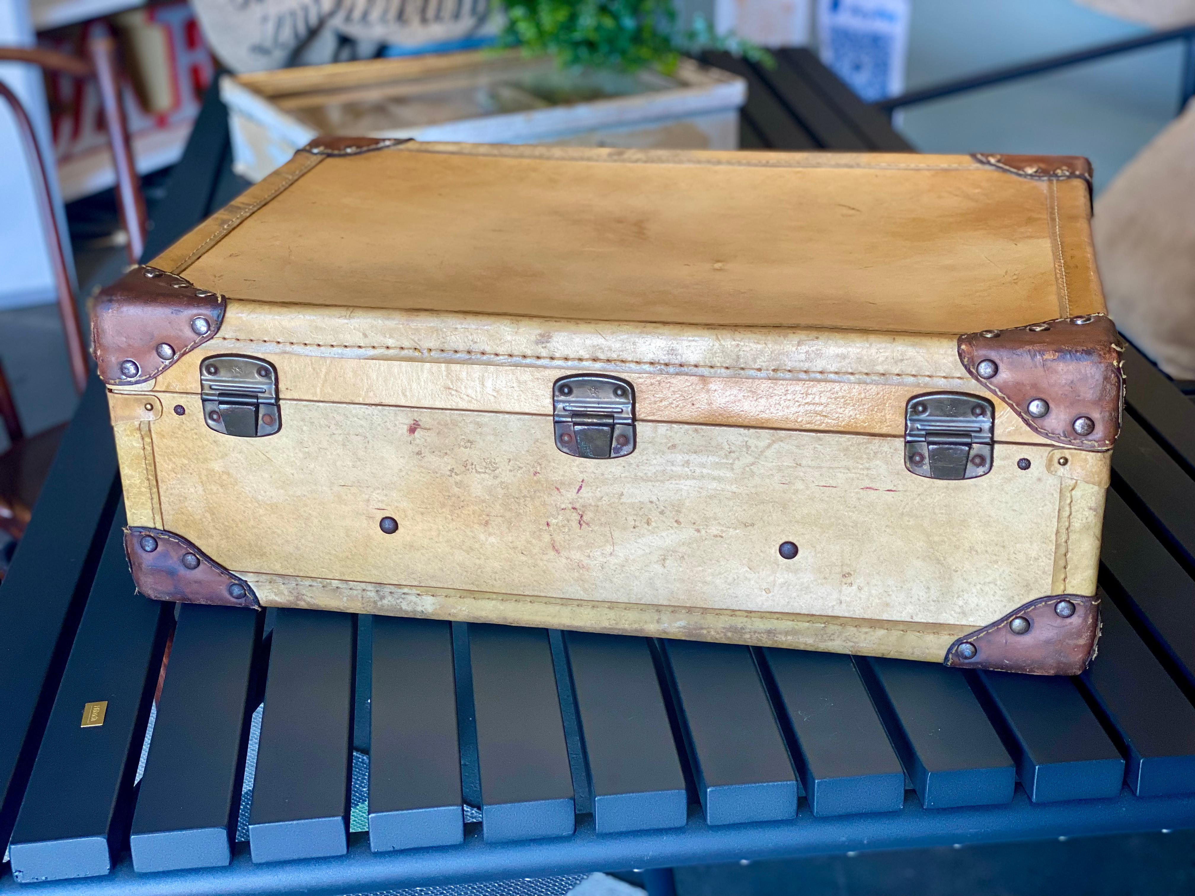 Luxurious Art Deco Suitcase Made of Light Vellum Leather / Parchment with Rivets For Sale 8