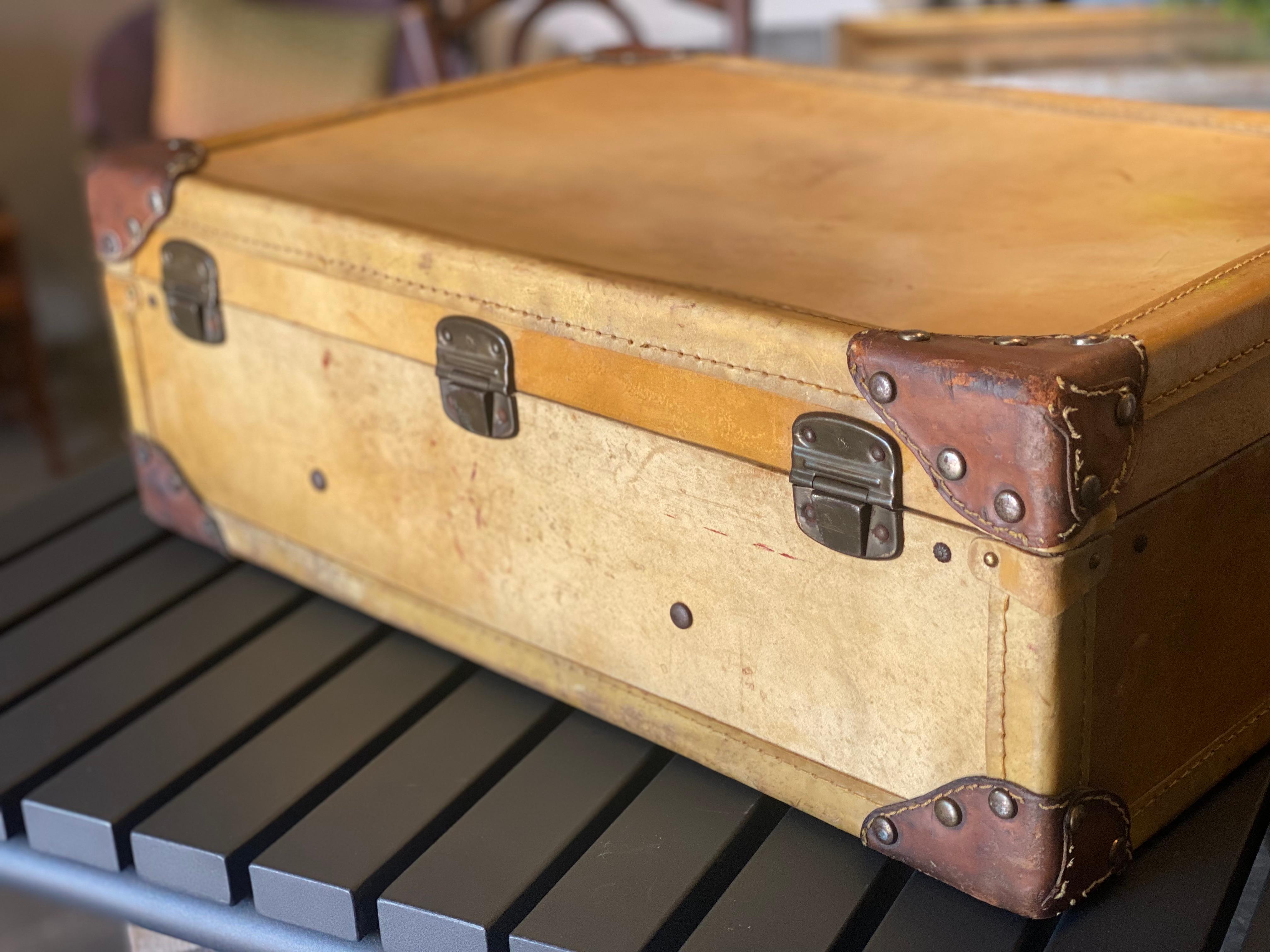 Luxurious Art Deco Suitcase Made of Light Vellum Leather / Parchment with Rivets For Sale 9