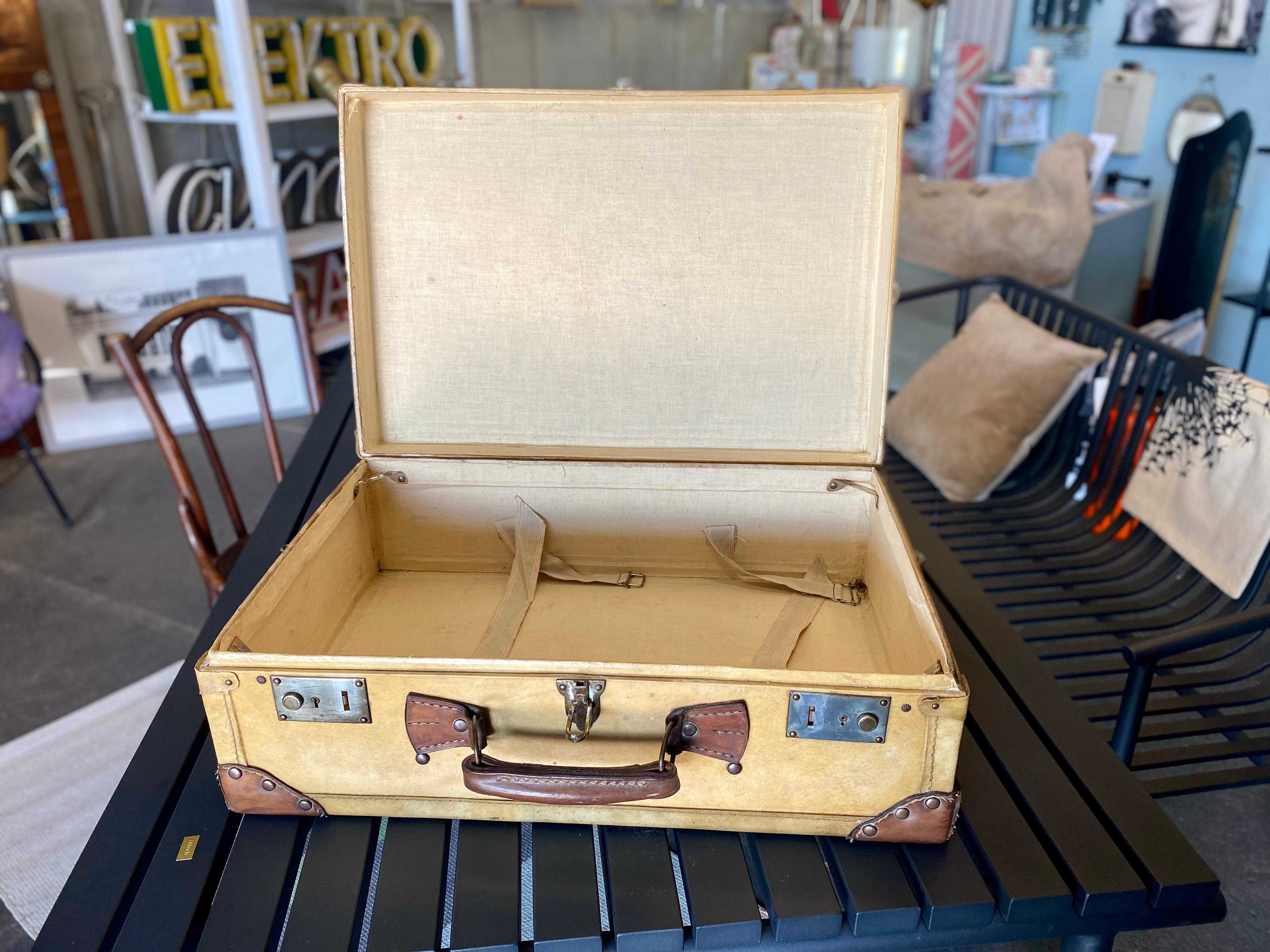 Luxurious Art Deco Suitcase Made of Light Vellum Leather / Parchment with Rivets For Sale 10