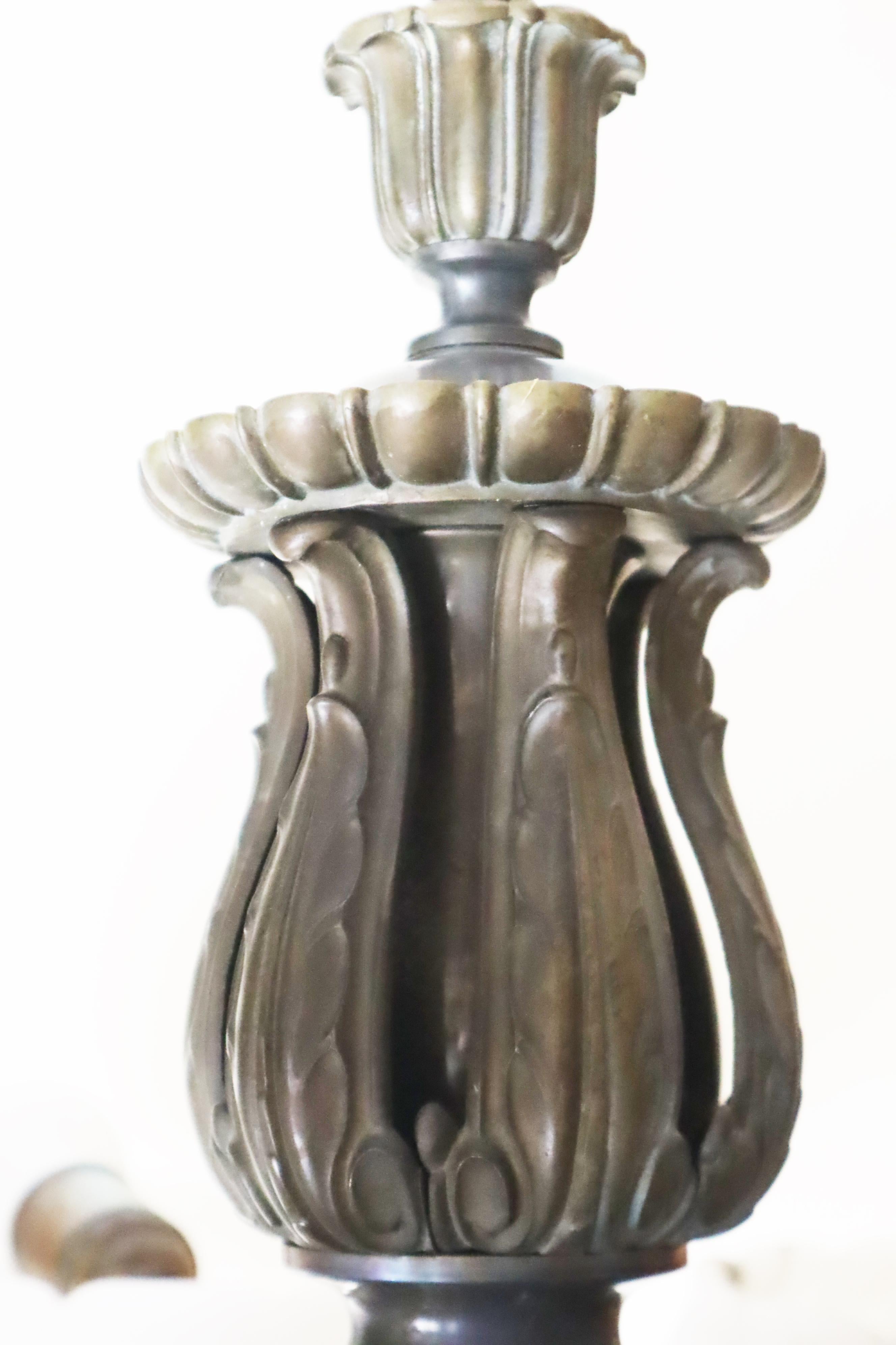 Lussuoso lampadario in bronzo alabastrino Art Nouveau in vendita 3