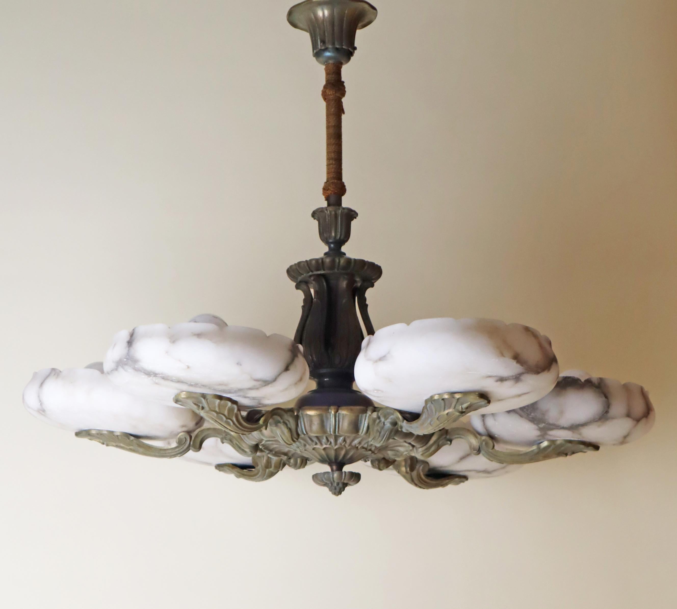 Lussuoso lampadario in bronzo alabastrino Art Nouveau in vendita 7