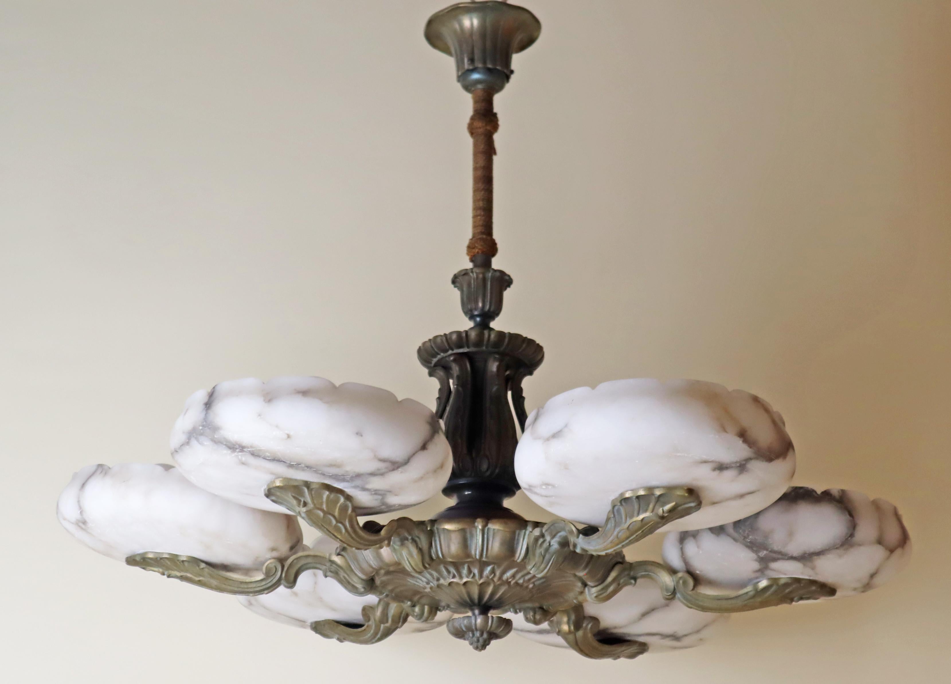 Lussuoso lampadario in bronzo alabastrino Art Nouveau in vendita 10