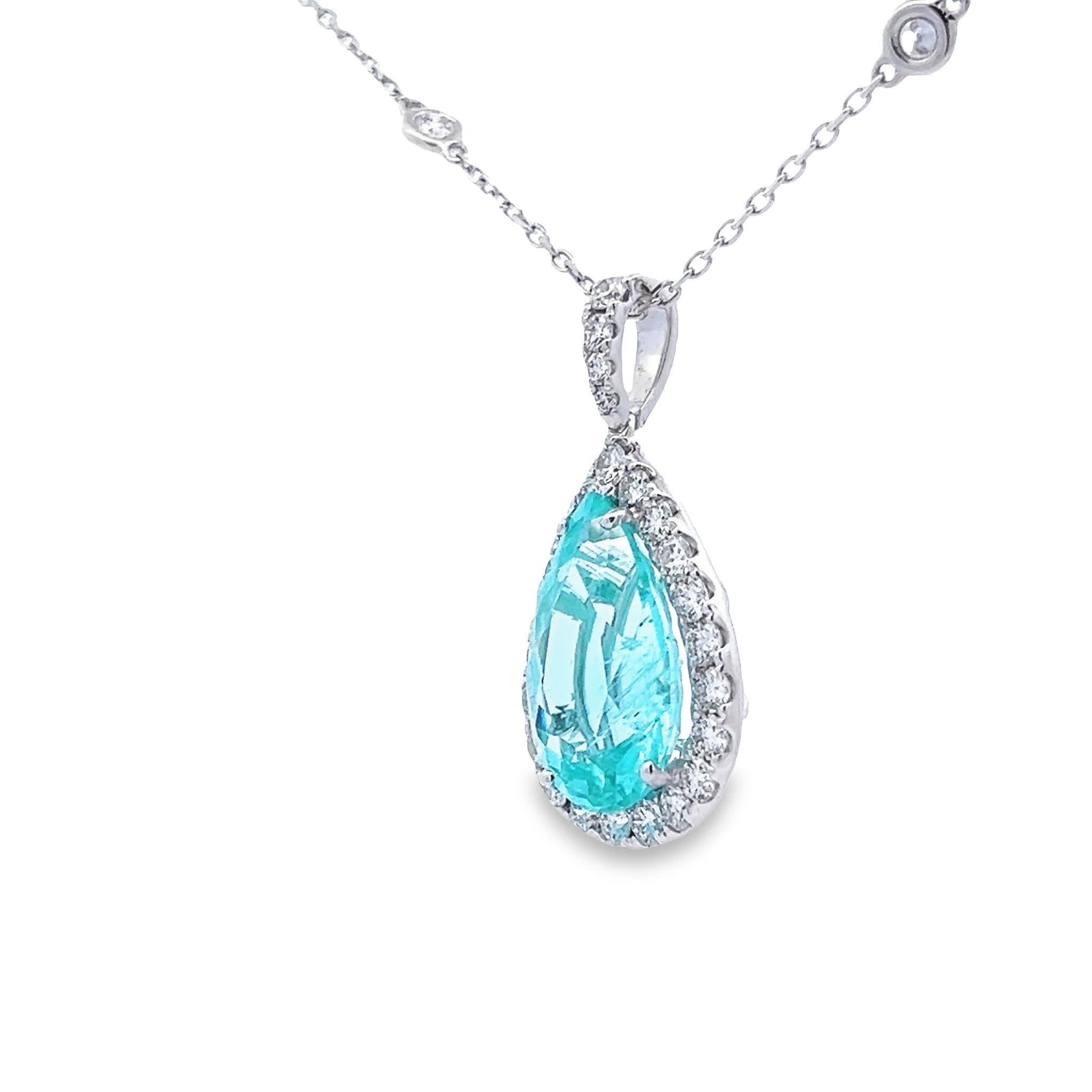 Luxuriöse Azure Stone Anhänger-Halskette mit Brillanten verziert Damen im Angebot