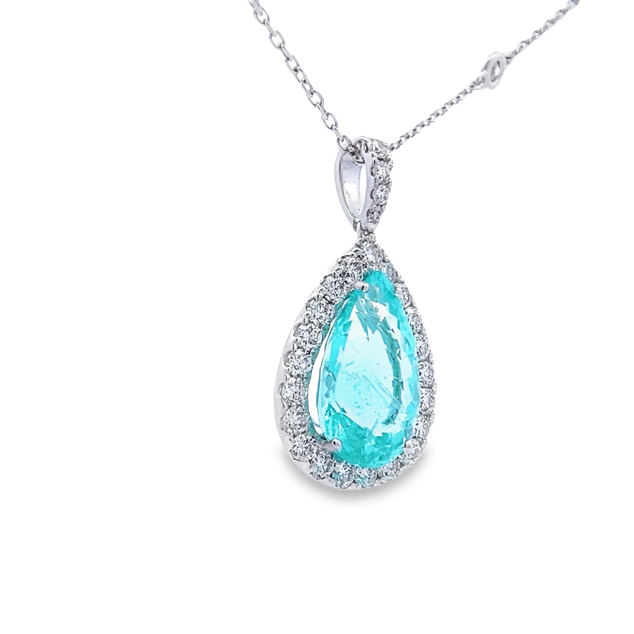 Luxuriöse Azure Stone Anhänger-Halskette mit Brillanten verziert im Angebot 1