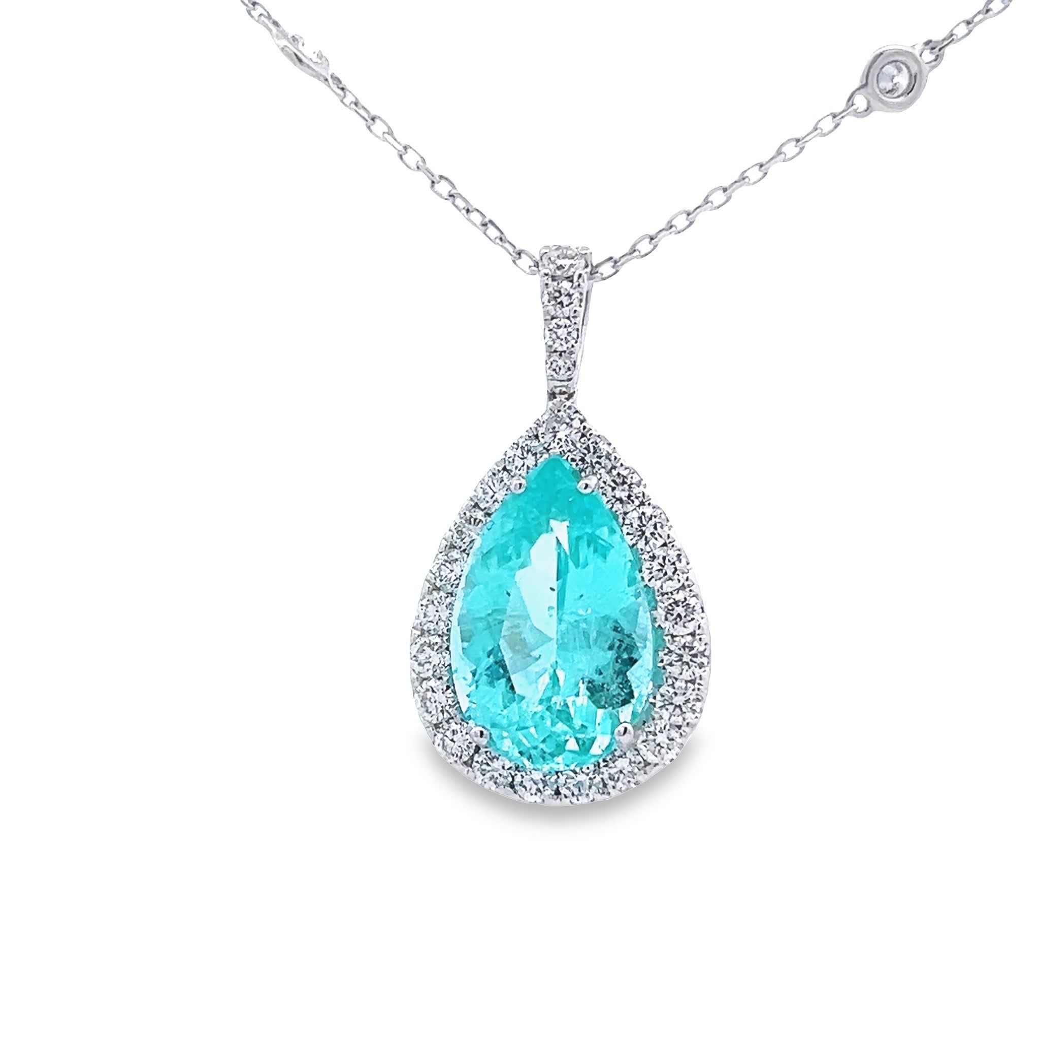Luxuriöse Azure Stone Anhänger-Halskette mit Brillanten verziert im Angebot 2