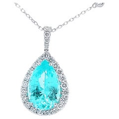 Luxurious Azure Stone Pendant Necklace Embellished with Brilliant Diamonds