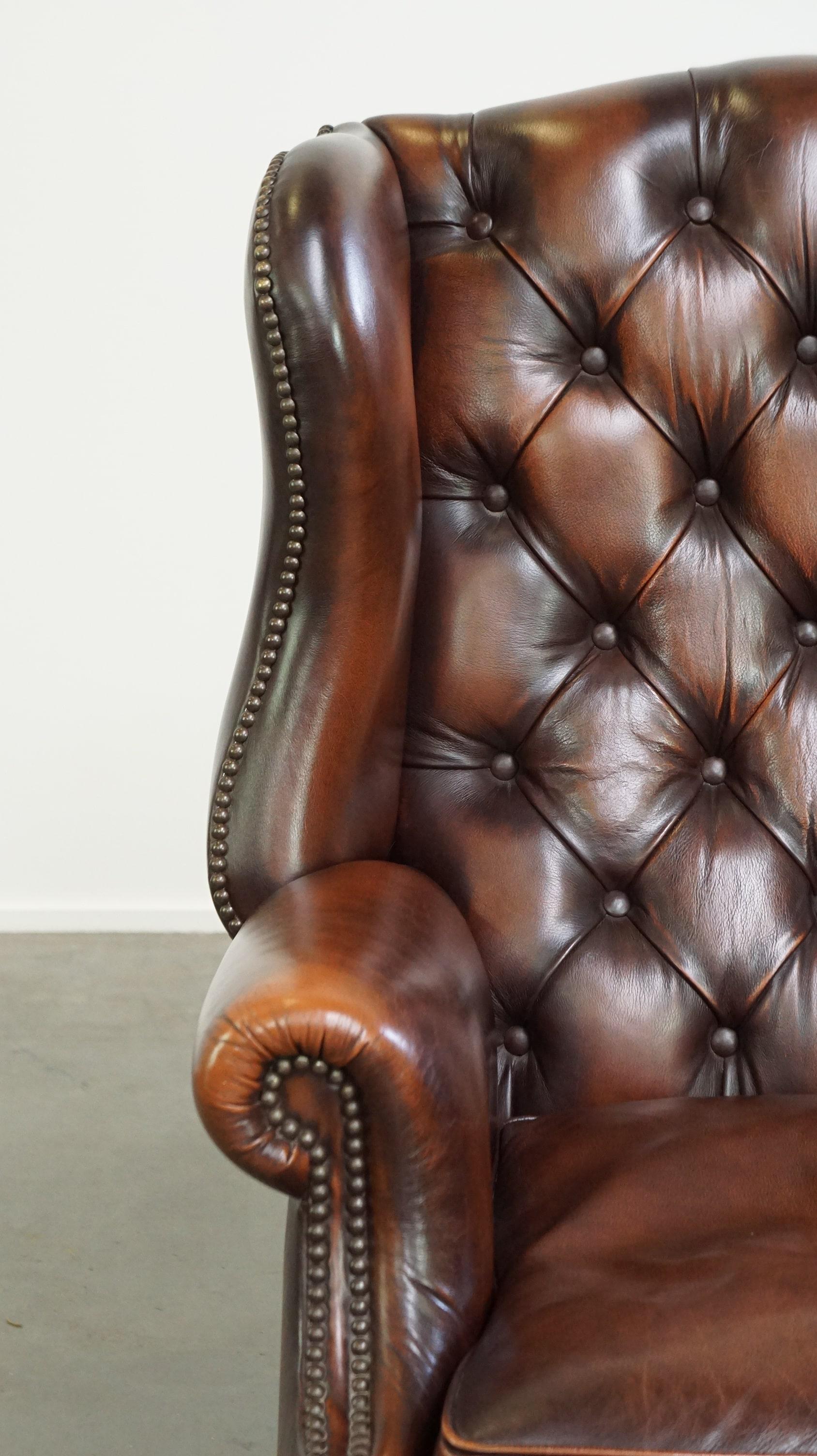 Luxurious brown leather chesterfield armchair finished with decorative nails For Sale 4