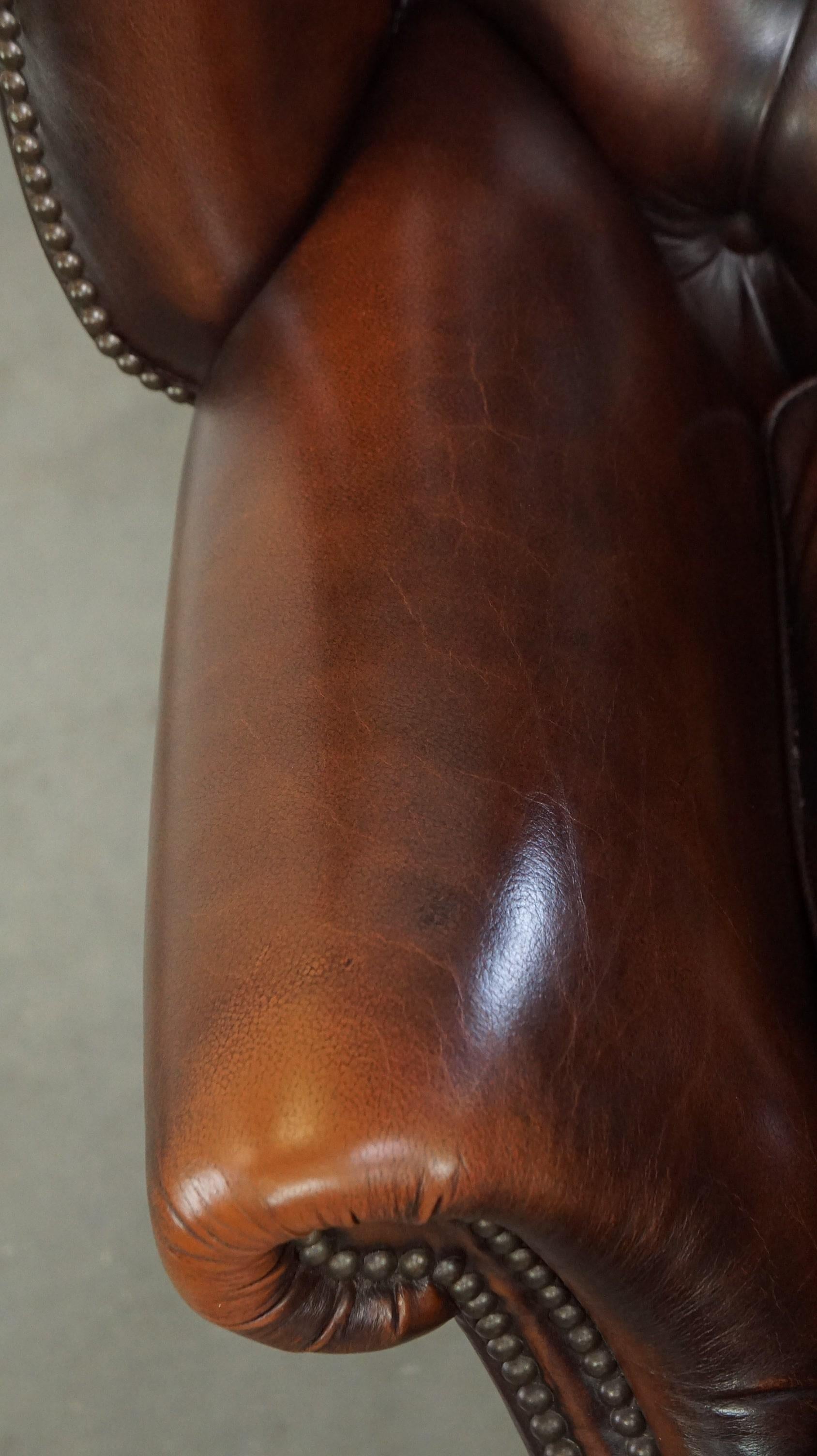Late 20th Century Luxurious brown leather chesterfield armchair finished with decorative nails For Sale