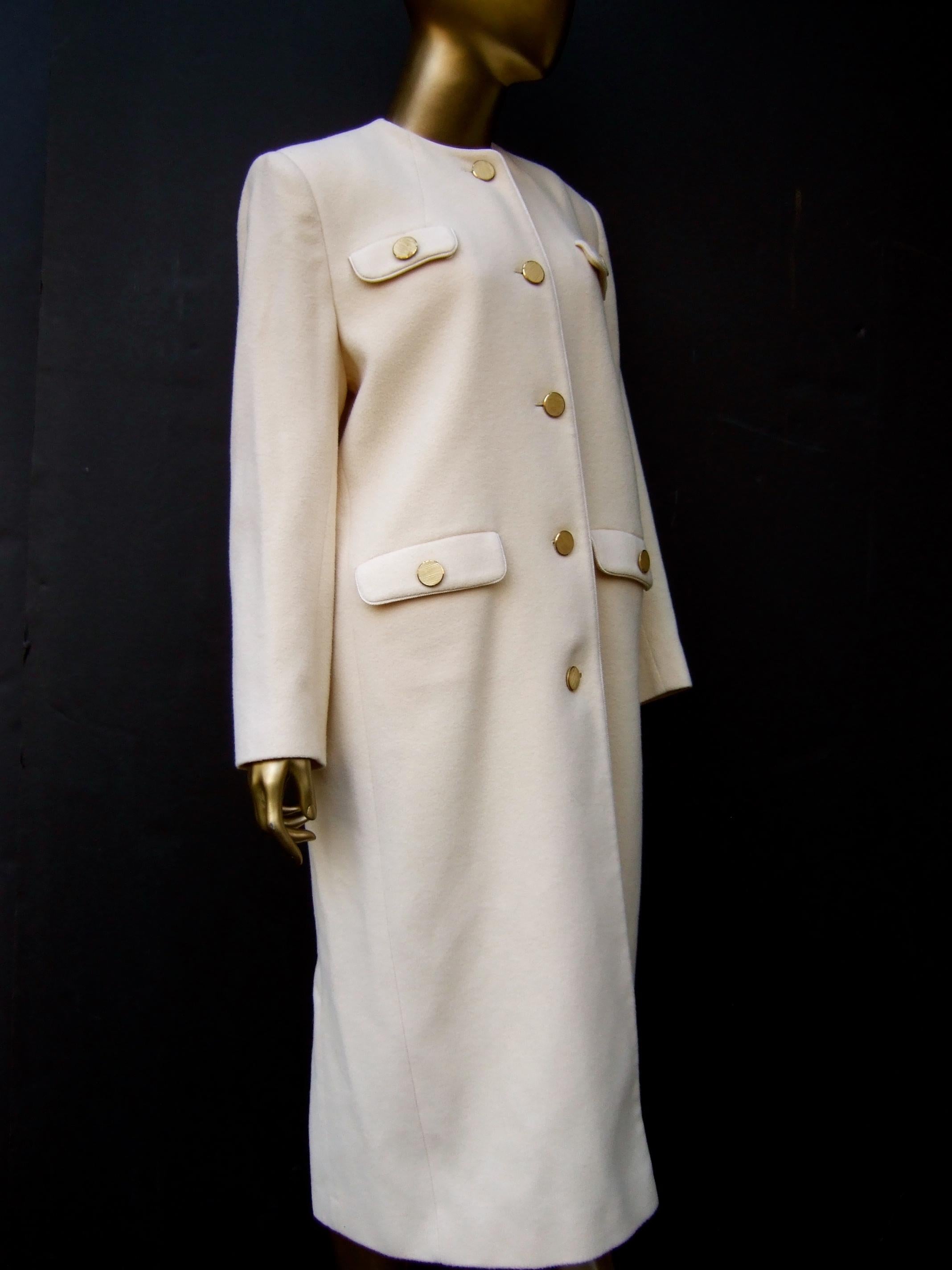 Luxurious Cashmere Creme Winter White Coat by Montaldo's c 1970s  For Sale 4