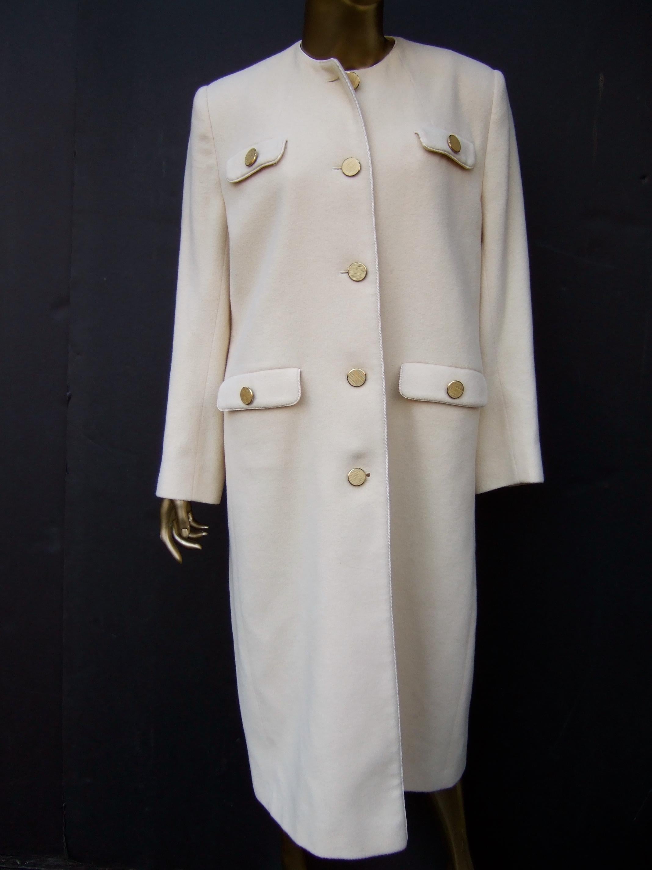 Luxurious Cashmere Creme Winter White Coat by Montaldo's c 1970s  For Sale 5